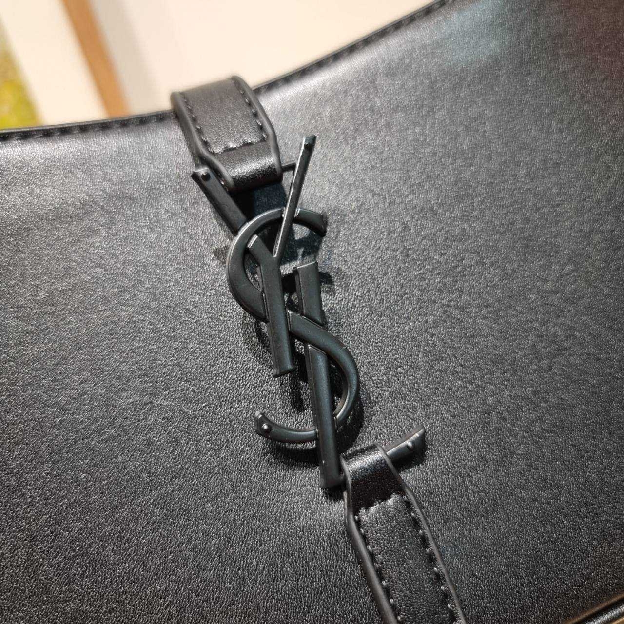 YSL le 5 À 7 in shiny leather bag กระเป๋าสะพายไหล่ตัวแม่ คลาสสิค ดีเทลหรู สวยครบทุกมุม ตอบโจทย์สาวๆทุกไลฟ์สไตล์