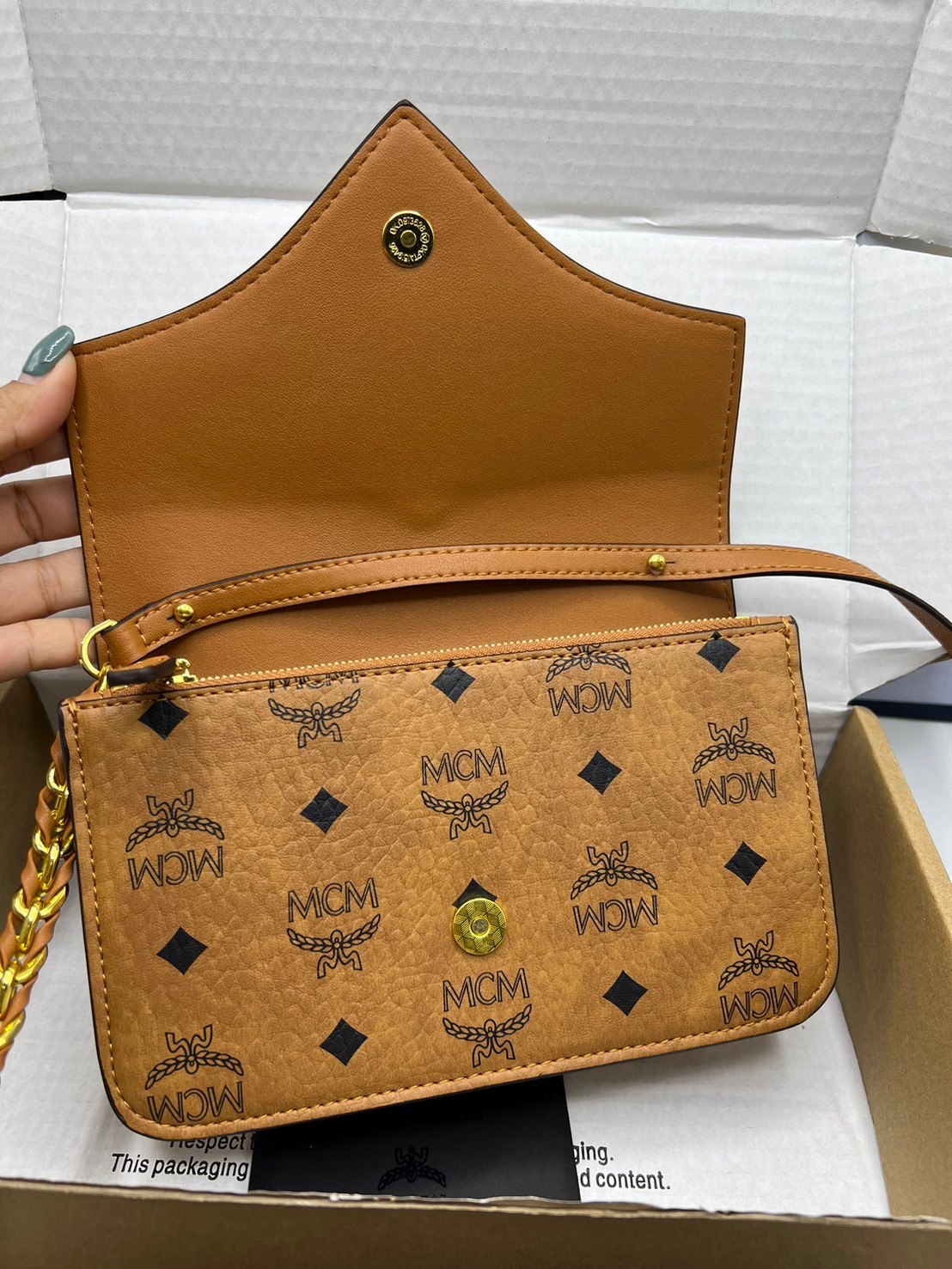 M.C.M DIAMOND SHOULDER BAG IN VISETOS LEATHER MIX กระเป๋าสะพายดีไซน์ใหม่ แรงบันดาลใจรูปทรงมาจากเพชรสวยงาม เกรดท็อปออริ 1:1 สลับแท้