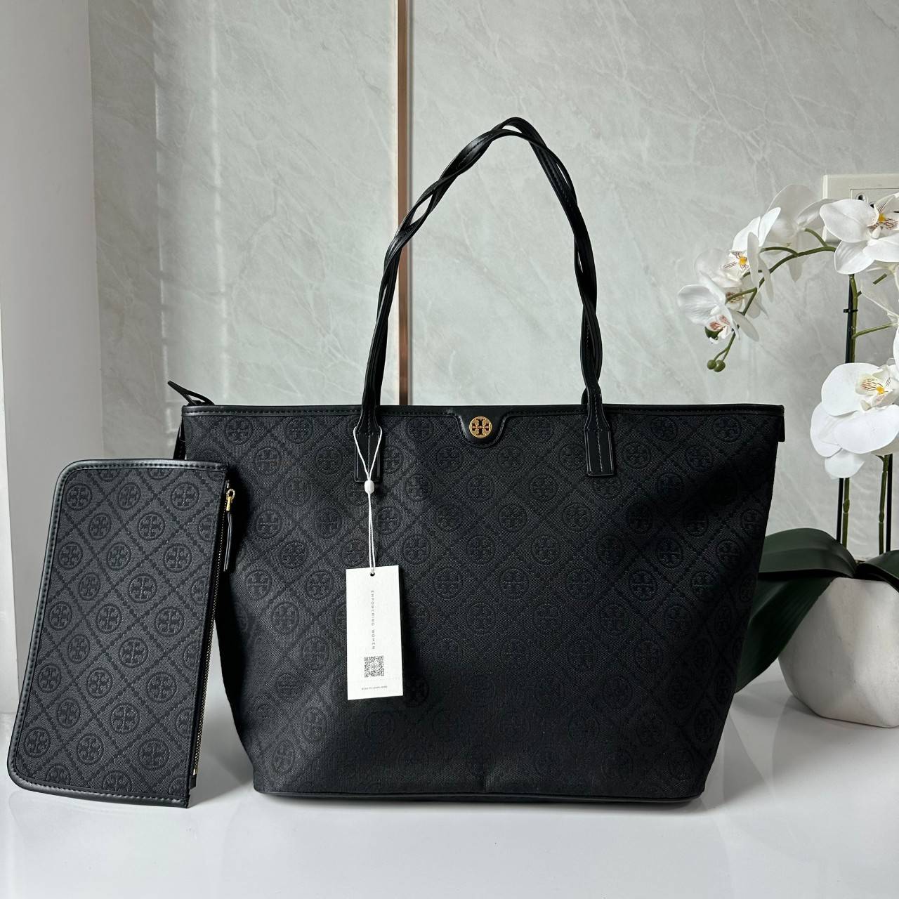 TORY BURCH T MONOGRAM ZIP TOTE (ใบใหญ่) / TORY TOTE BAG กระเป๋าทรงโท้ทพร้อมกระเป๋าใบใหญ่ วัสดุผ้าแจ็คการ์ดตัดขอบหนัง