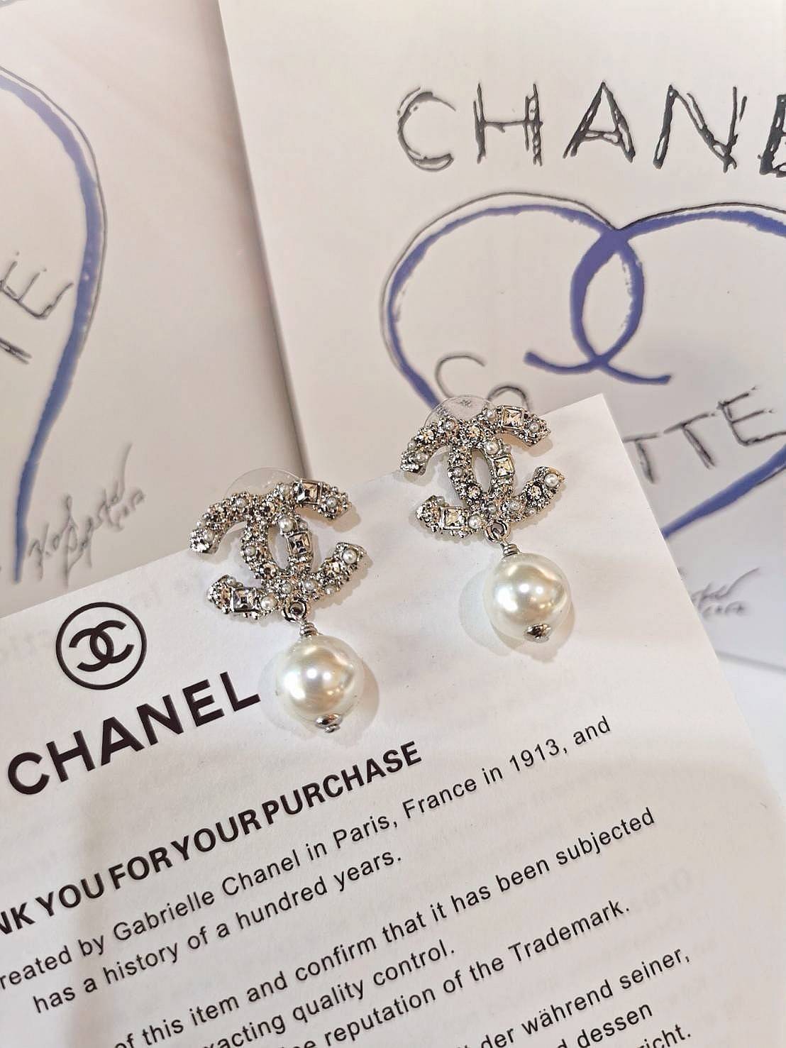 VIP 】✨พร้อมส่งความสวย✨Rare items ห้ามพลาด! แพ็คสุดคุ้มX3! CHANEL EARRING & BROOCH SET VIP GIFT WITH PURCHASE THE ORIGINAL PACKAGE (GWP) ชุดกิ๊ฟเซทของกำนัลสุดเลอค่าจากการแลกคะแนนสะสมสำหรับลูกค้าสมาชิก VIP CHANEL DUTYFREE ไอเท็มหายากชวนสะสมมาเ
