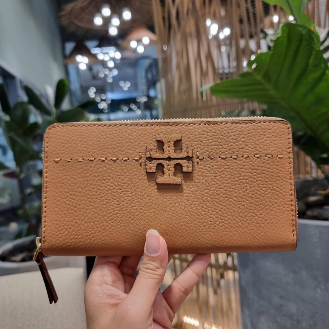 TORY BURCH MCGRAW ZIP CONTINENTAL WALLET กระเป๋าสตางค์ใบยาวรุ่นหายาก จัดเต็มสีสวยพร้อมส่ง ขนาดกำลังพอเหมาะ วัสดุหนังวัวสัมผัสดีมาก