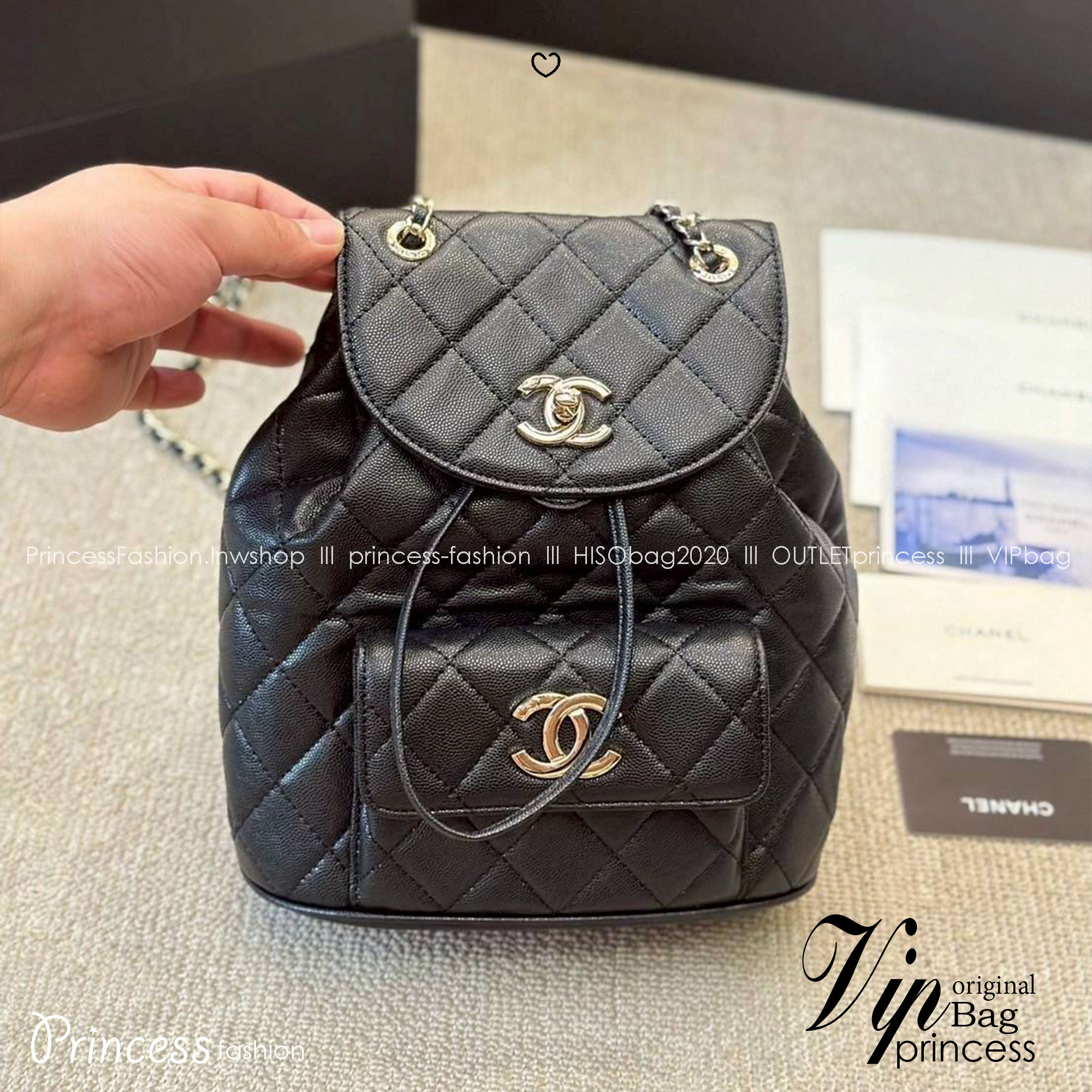Chanel duma backpack กระเป๋าเป้สะพายหลัง ไซส์น่ารัก ไอเท็มยอดฮิตรูปทรงทันสมัย ดีเทลความสวยมากมาย ทั้งสายรูดเก็บปาดกระเป๋า หรือจะช่องเปิดด้านหน้า ก็ดูหรูไปหมด