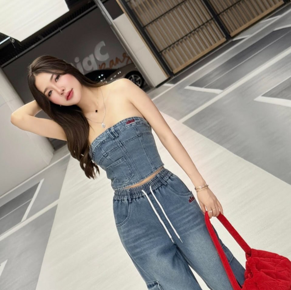 เช่าชุดเที่ยว by Princess 💕 A‘perfact เอื้อยค้าบบบบบความปังมาอีกละค้าบสวยกรี๊ดจนคอแห้ง เซ็ทยีนส์เกาะอกชิคๆจะบอกว่าผ้าดีโคตรทรงสวยมากจริง