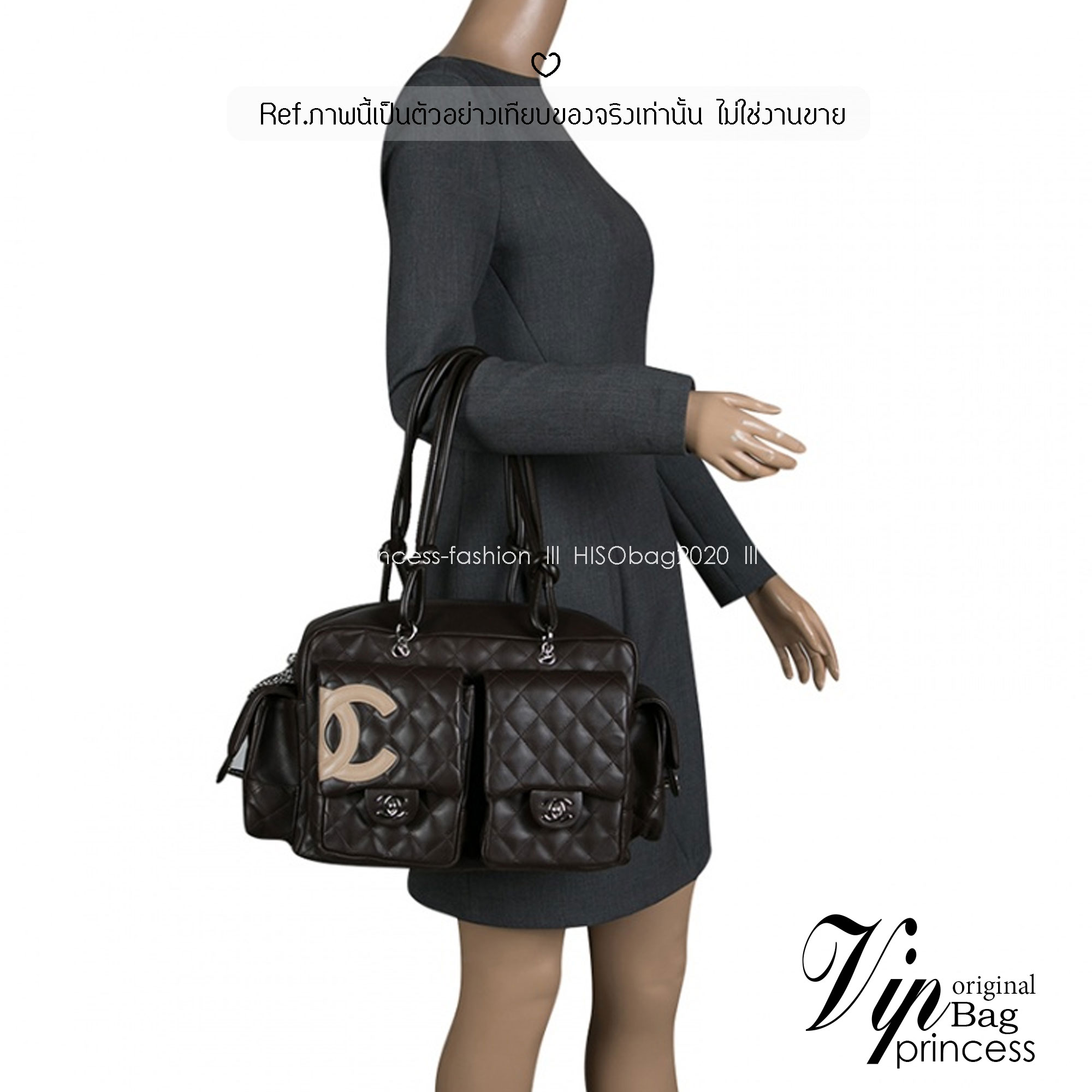 CHANEL Cambon Reporter Handbag ใหม่ล่าสุด กับกระเป๋าสะพายรูปทรงใหม่ มาพร้อมช่องใส่ของหลากหลายมุม แยกสัดส่วนใช้งานง่าย โดดเด่นด้วยโลโก้สีขาวตกแต่งด้านหน้า