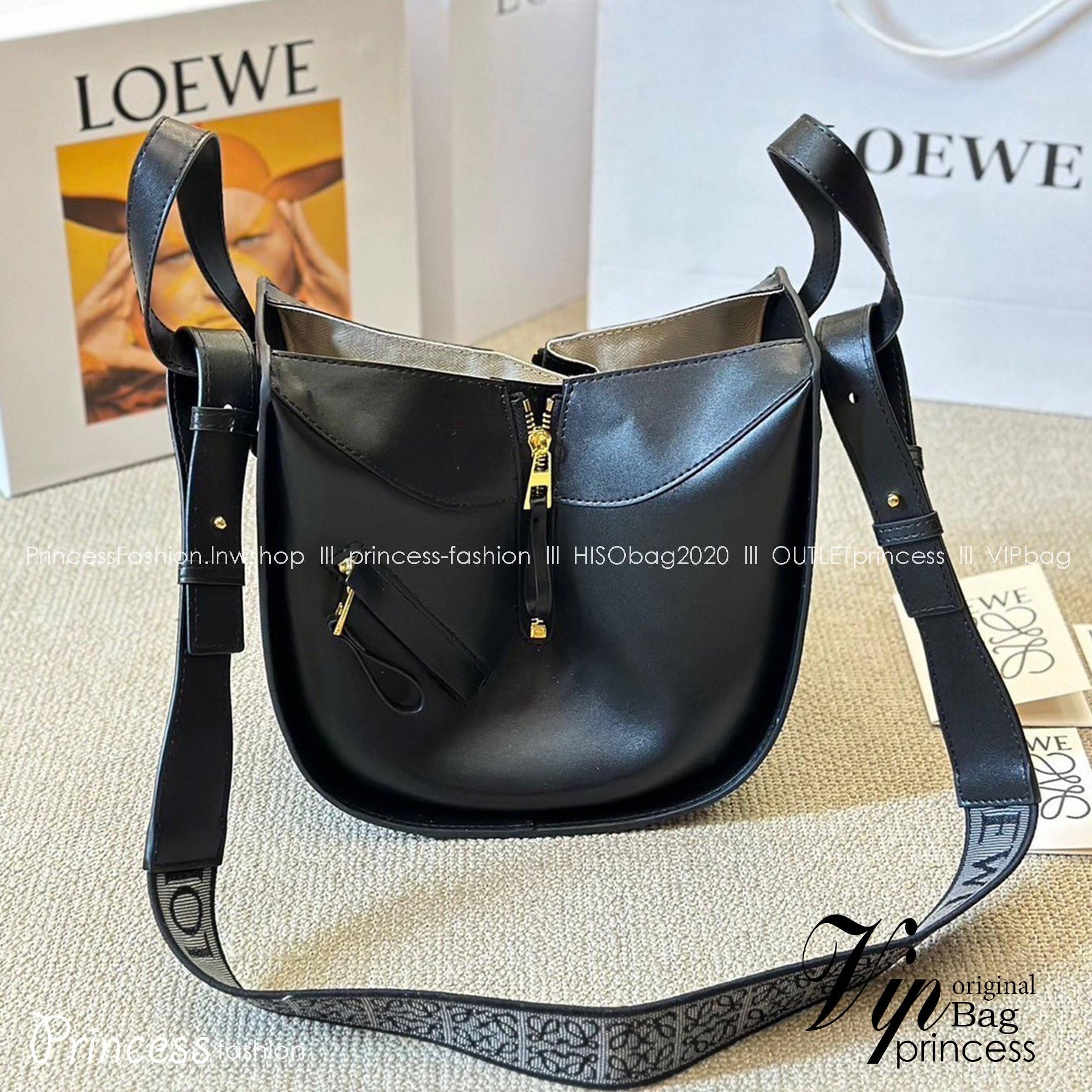LOEWE Hammock Bag With Jacquard Strap กระเป๋ารุ่นแฮมม็อครูปทรงอันเป็นเอกลักษณ์