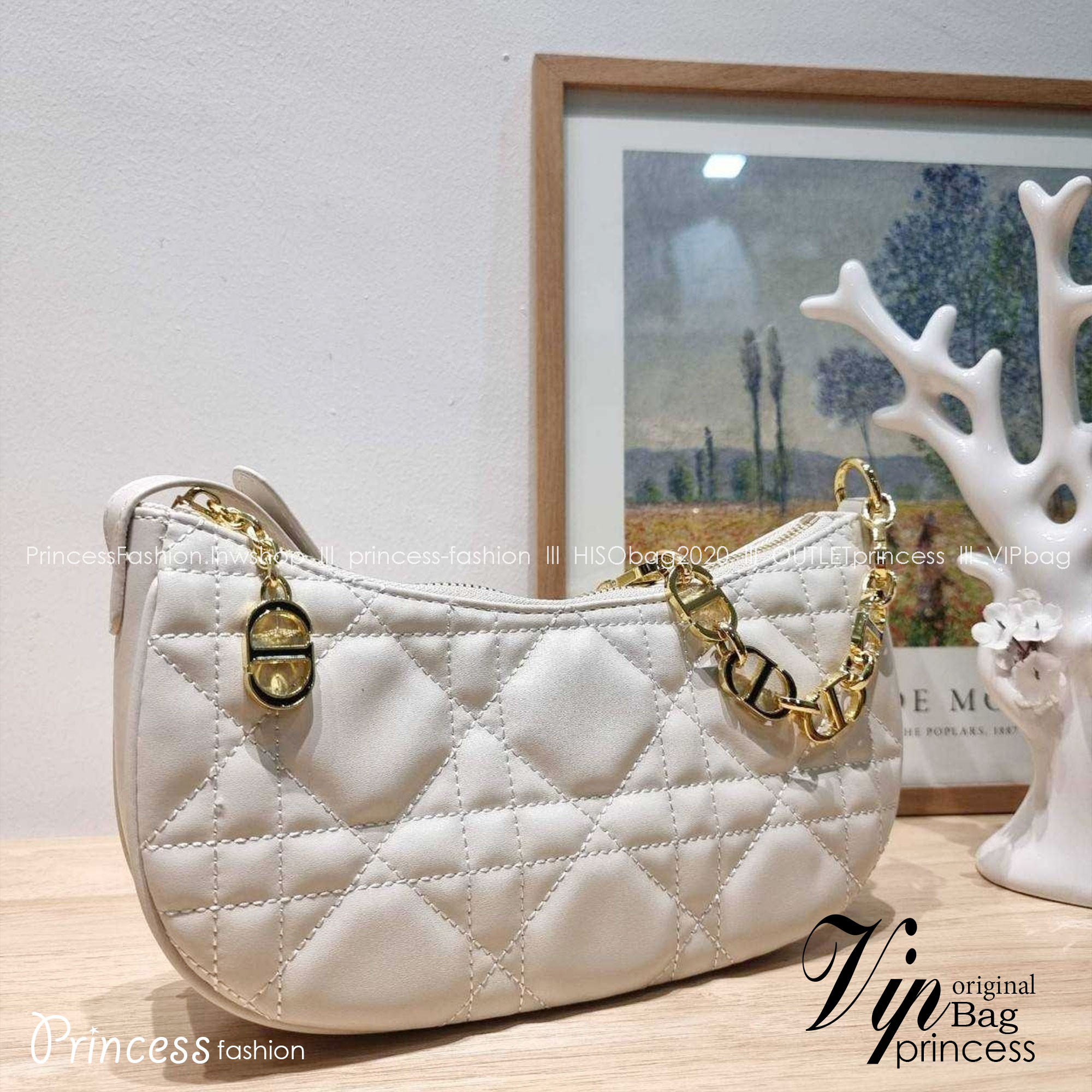 Dior White Supple Macrocannage / CD LOUNGE BAG กระเป๋าสะพายทรงพอช สวยหรู ดีไซน์เรียบ แต่ดูแพง