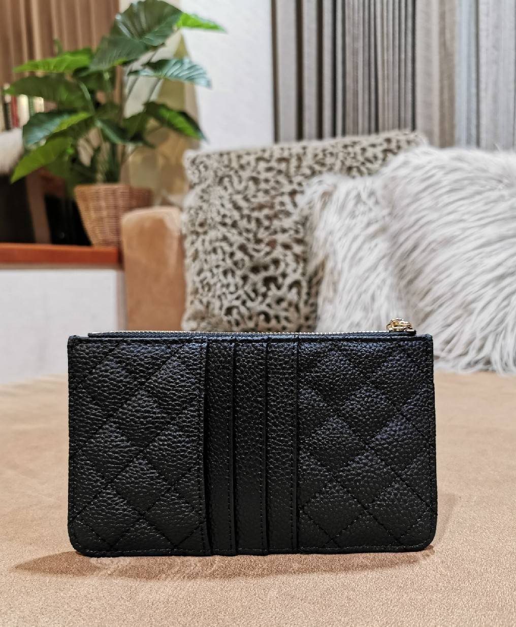 พรีเมี่ยมกิ๊ฟแท้ 100% 】Chanel Clutch Bag Gift With Purchase (GWP) กระเป๋าคลัชหรือกระเป๋าสตางค์ GWP จาก Chanel Cosmetic Counter วัสดุหนังคาเวียร์สวยหรูเปิดปิดด้วยซิปสะดวกใช้