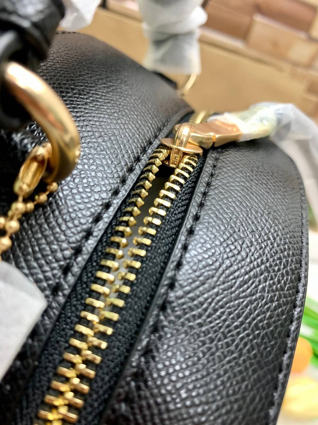 COACH JORDYN BACKPACK IN BLOCKED SIGNATURE ((76622//76624//76715)) พร้อมส่ง กระเป๋าสะพายหลังแบบมีหูหิ้ว หนังแท้ หนังนิ่มอย่างดีเลยค่า ด้านหน้ามีช่องซิปหนึ่งช่องสำหรับใส่ของจุกจิกนะคะ เปิดปิดช่องหลักแบบซิปคู่ หัวซิปมีหนังห้อยมาให้ ภายในกระเป๋าโล่งใส่สัมภาร