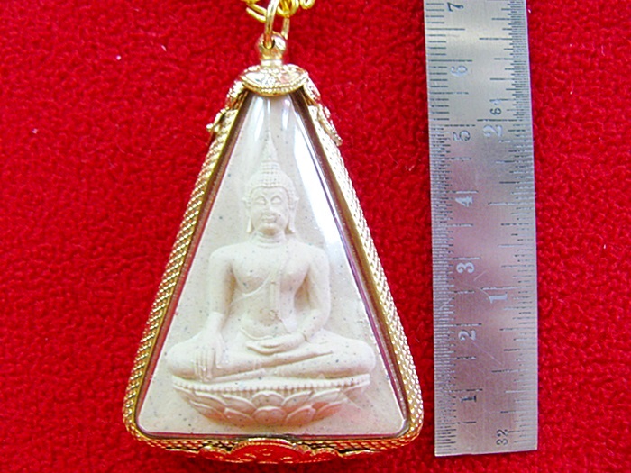 สินค้าหมดค่ะ สมเด็จนางพญา หลวงพ่อโตองค์ใหญ่ วัดบางพลีใหญ่ใน รุ่น๑ พ.ศ.๒๕๕๕ เลี่ยมทองไมครอนพร้อมสร้อยค่ะ