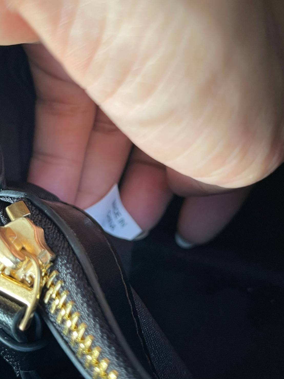 ของแท้ 💯% Tory burch Fleming Soft Small Convetible Shoulder bag กระเป๋าเฟลมมิ่ง (Fleming) สุดคลาสสิค ทำจากหนังนุ่มกับเทคนิคการเย็บแบบควิลท์ เพิ่มความเป็นเอกลักษณ์ด้วยโลโก้ลายดับเบิ้ล