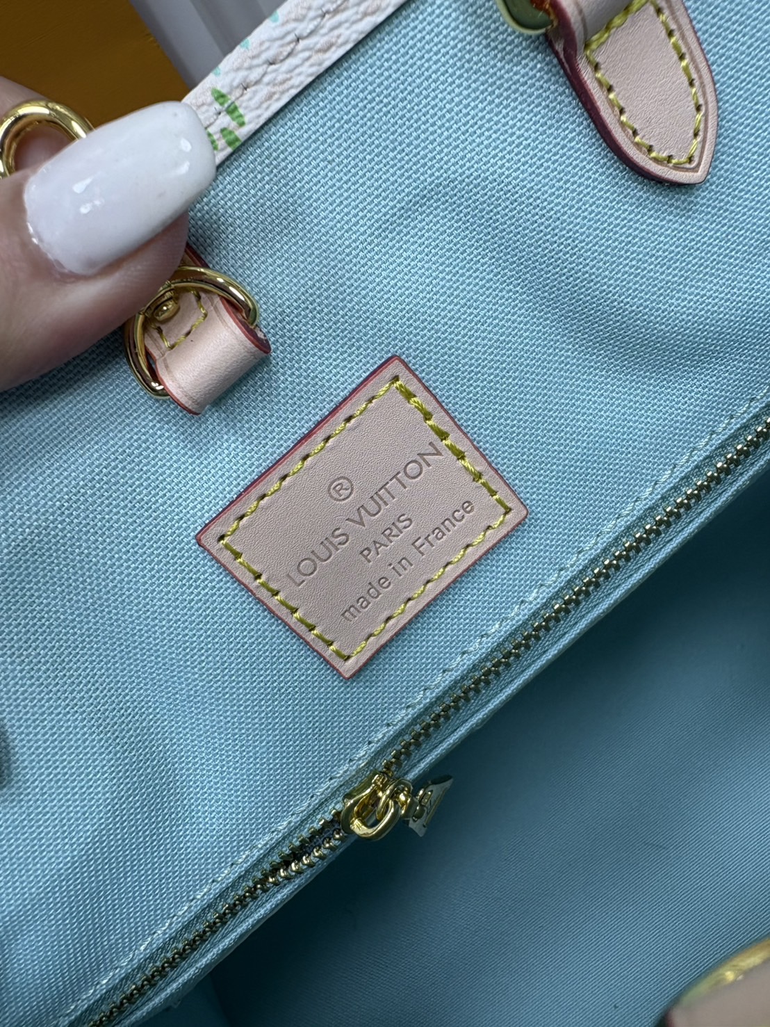 ORI หนังแท้ | LV OnTheGo MM Damier Giant Canvas Pistachio colorway กระเป๋าสะพายทรงโท้ท ดีไซน์สีพาสเทลน่าหลงไหล สวยหวานใหม่ล่าสุด