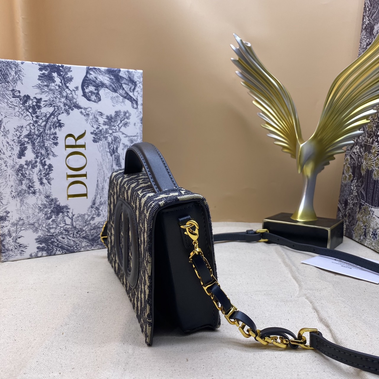 CD SIGNATURE MINI BAG Blue Oblique Jacquard / DIOR Clutch Bag พร้อมส่ง กระเป๋าสะพายทรงคลัท New for Winter 2023 คอลผู้ดี สวยหรู โดดเด่น ราคาสุดคุ้มพร้อมอุปกรณ์ครบ ไม่อยากให้พลาดน้า