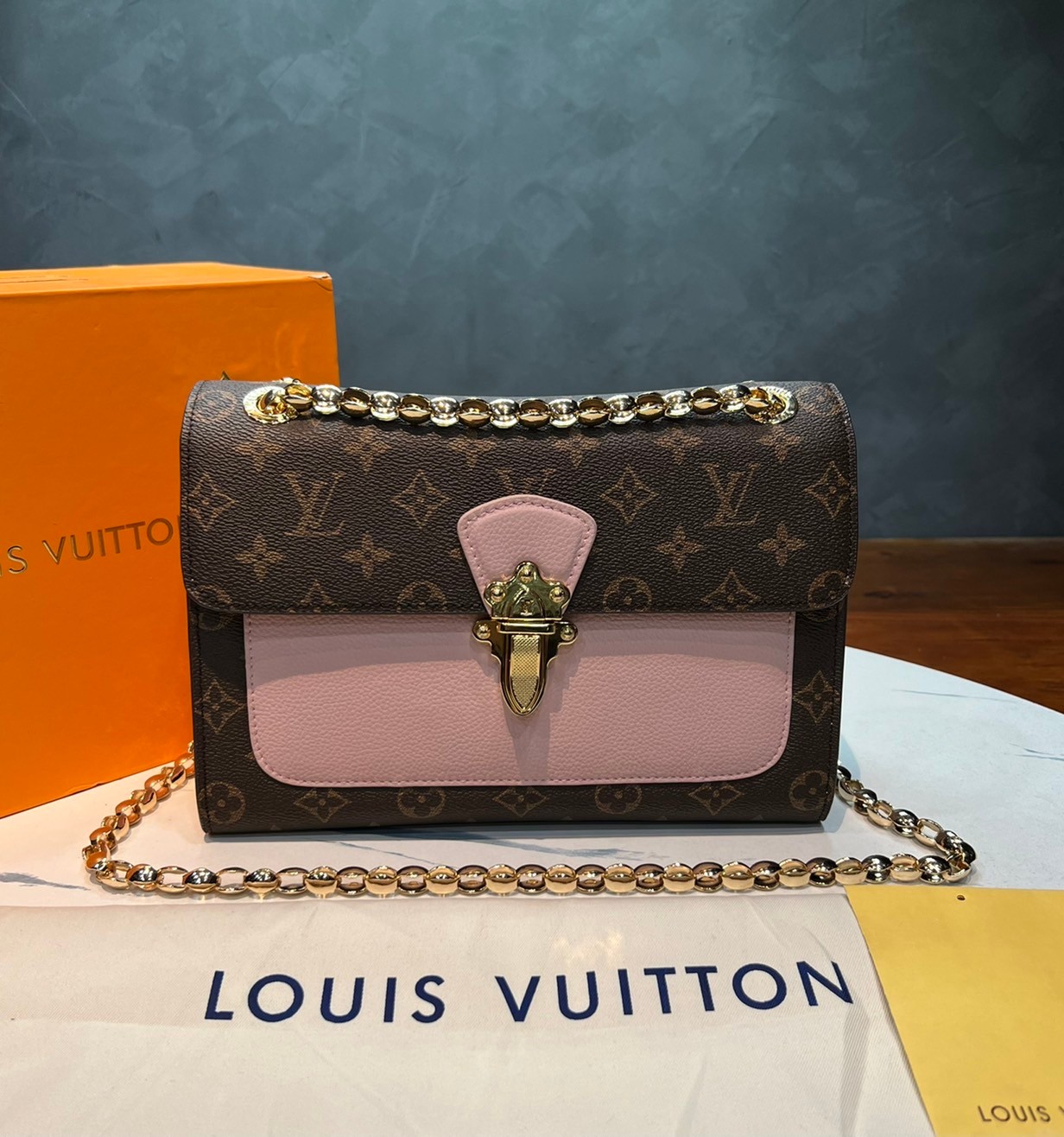 หนังแท้ LOUIS VUITTON VICTOIRE BAG พร้อมส่งที่ไทย