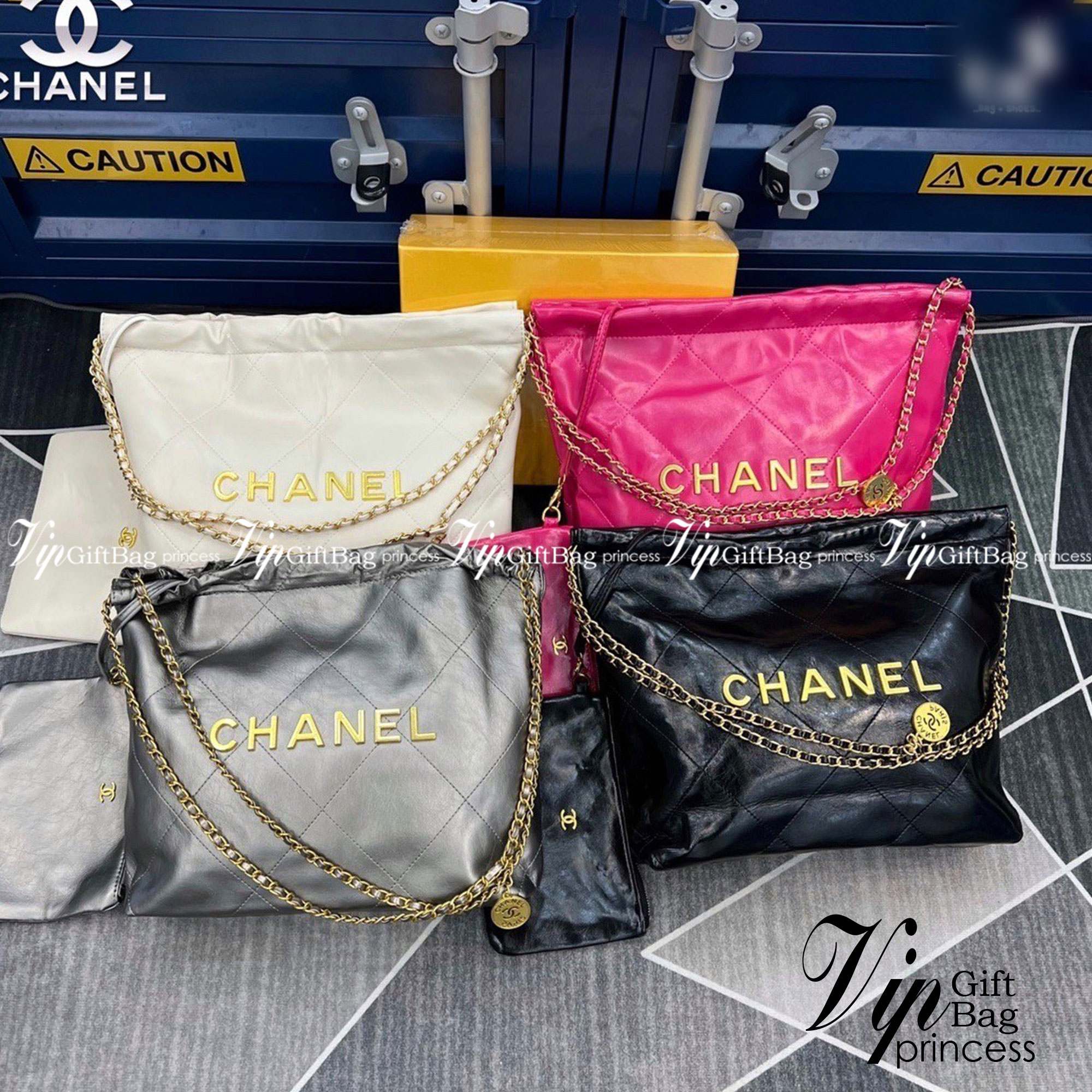 Chanel ss22 Logo CC shopping tote / Chanel 22 handbag 12" มาแรงที่สุดในตอนนี้ก็คือรุ่นนี้เลย ใช้งานง่ายรุ่นนี้สามารถใช้ได้ทั้งผู้หญิงและผู้ชายน้า เกินต้านที่สุดกับไอเท็มนี้ ที่สาวๆหรือใครๆก็ต้องมีแล้ว!! แค่เห็นก็หลงรัก กระเป๋าทรงสวย