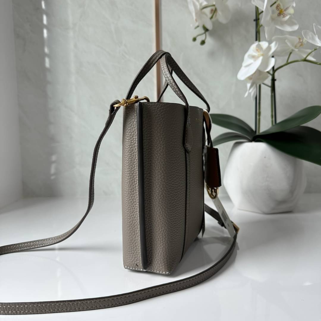 TORY BURCH MINI PERRY TOTE / TORY TOTE BAG / TORY BAG พร้อมส่ง 3 สี กระเป๋าแบบมินิมอลในรูปทรงใหม่ที่คล่องตัว ใส่มือถือได้ทุกรุ่น