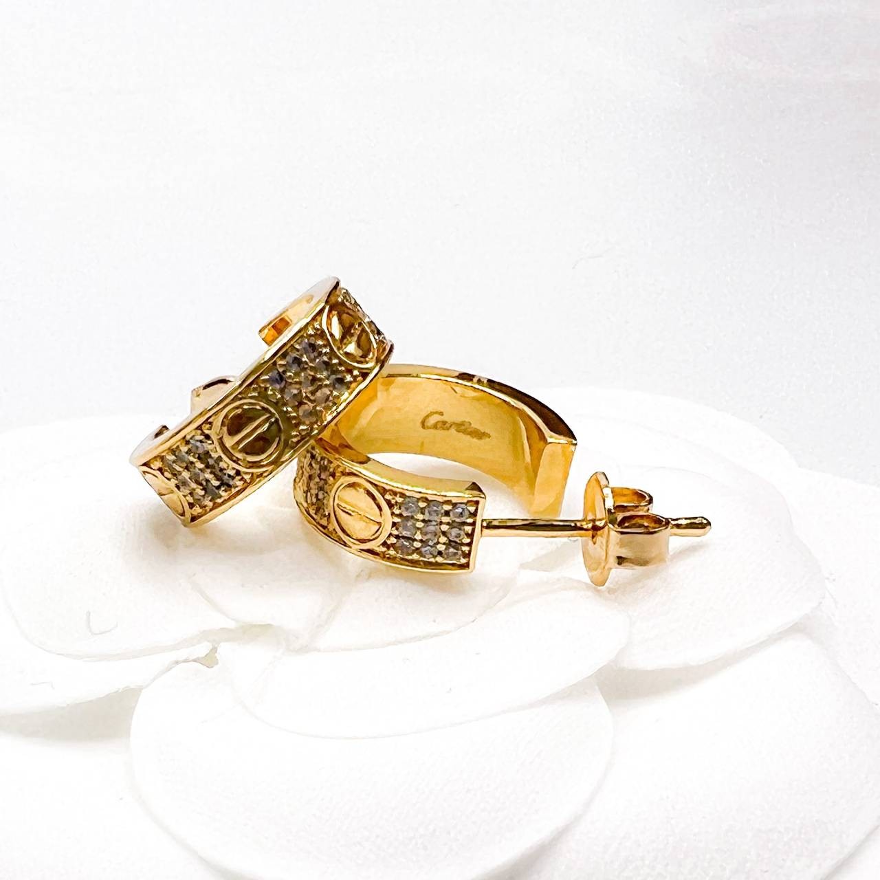 CARTIER LOVE EARRINGS ต่างหูคาเทียร์ รุ่น LOVE มีเพชร พร้อมกล่อง ภาพถ่ายจากงานจริง งานปั้มวัสดุโลหะเคลือบขึ้นเงาตามรูป ใช้งานต่างประเทศได้