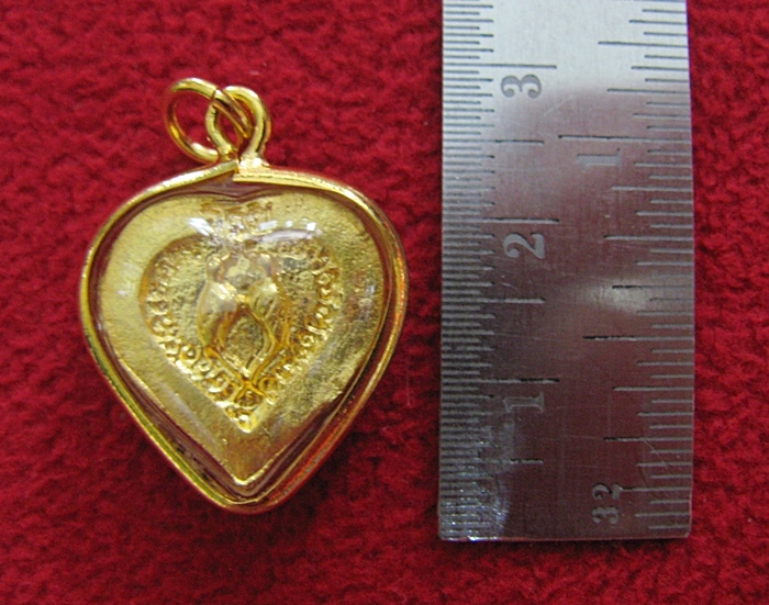 จี้สาริกาลิ้นทอง รูปหัวใจ เนื้อทองพิมพ์ใหญ่ล้อมเพชร เลี่ยมทองไมครอนพร้อมใบคาถาค่ะ