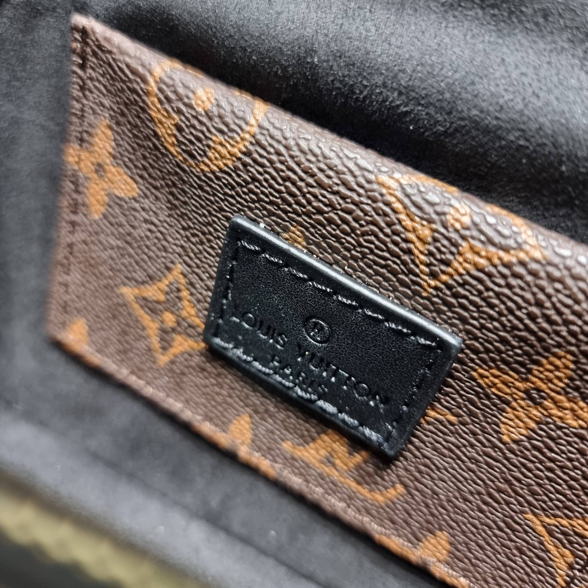 LV officier crossbody bag / LV Officier Pouch With Strap กระเป๋าสะพายเรียบหรู ดีไซน์เรียบง่าย ใช้งานสะดวก พร้อมใบลูกน่ารัก และสายสะพายเส้นใหญ่ ทนทาน แน่นหนา วัสดุหนังเรียบสวย