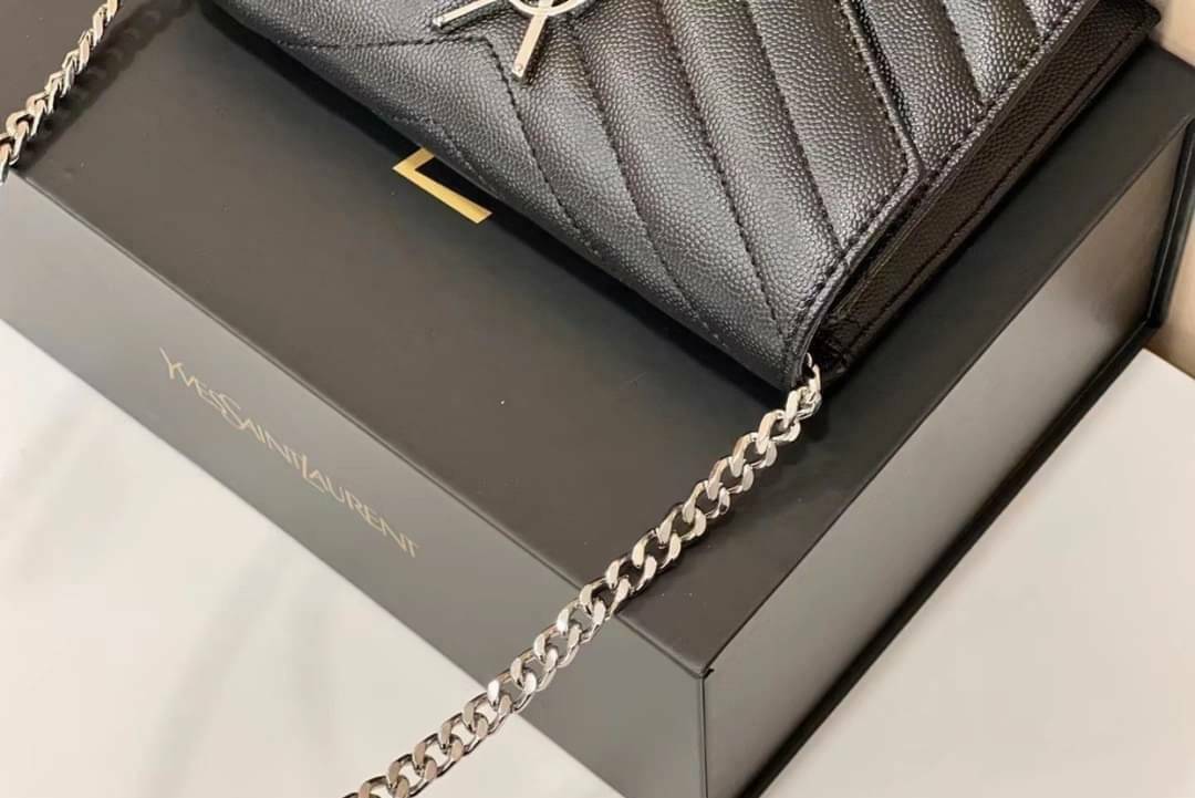 VIP 🥂 YSL WOC 8" YVES Saint Laurent Chain Wallet Envelope Woc Monogram Black Leather Cross Body Bag กระเป๋าเงิน wallet on chain ที่มาพร้อมสายสะพายแบบโซ่ ขนาด 8” งานหนังสวยติดโลโก้ YSL มีทั้งอะไหล่เงิน ทอง และดำ ด้านในมีช่องซิป และช่องใส่การ์ด