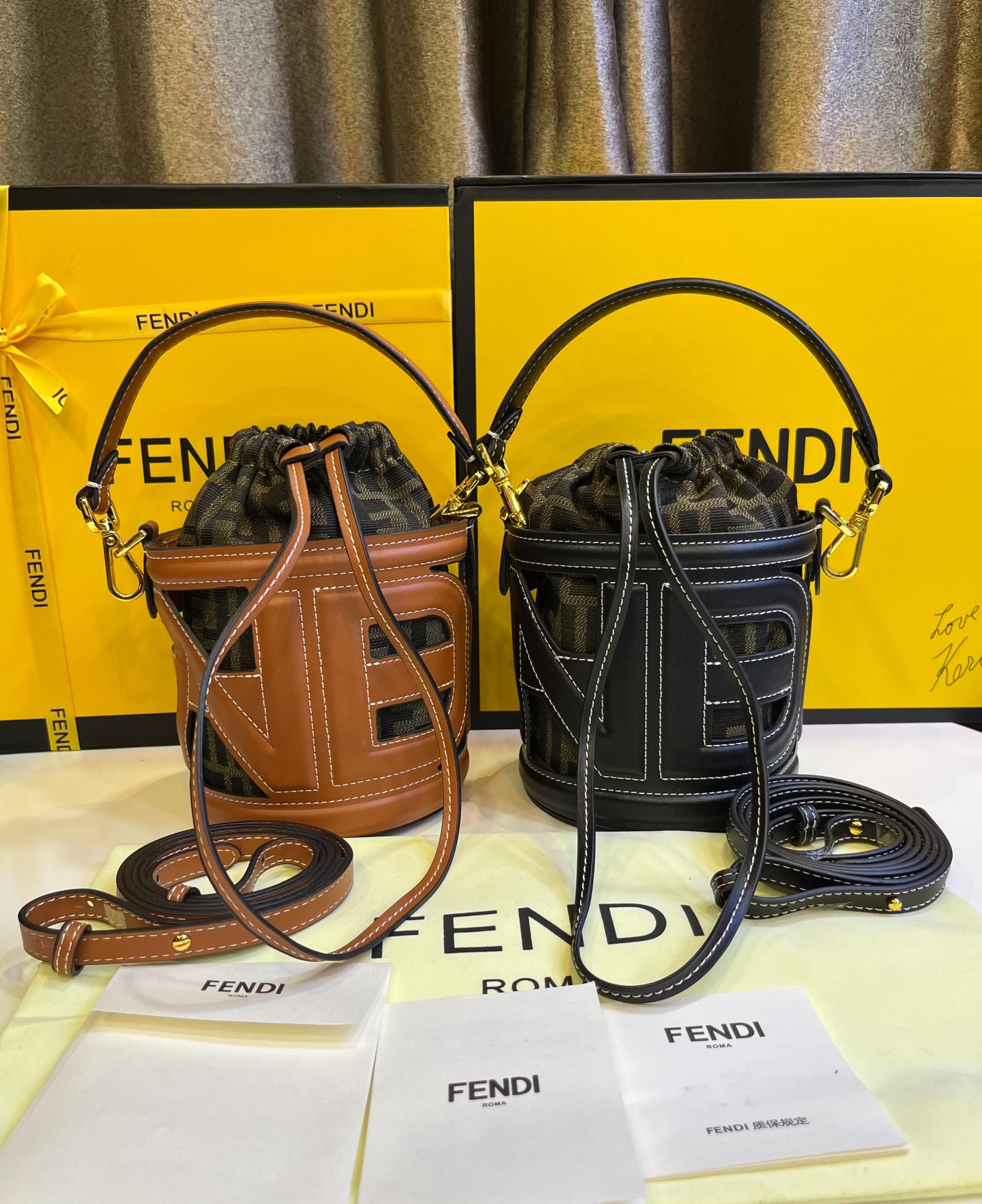 พร้อมส่ง 2 สี FENDI Step Out canvas bucket bag MINI 13cm กระเป๋าสะพายทรงบัคเก็ต ไซส์มินิ เกรดออริ สลับแท้ 1:1 ใช้ต่างประเทศได้