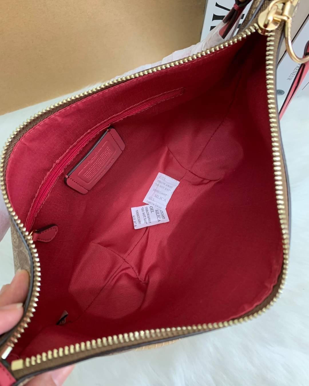 OUTLET 】ปรับราคาลง ได้ไปไม่ผิดหวังแน่นอนจ้าา💥 Coach Pebble Leather Small Skylar Hobo Shoulder Bag((90738)) พร้อมส่งที่ไทย ล่าสุด! กระเป๋าหิ้ว//สะพายข้างได้ ทรงน่ารัก ละมุน หนังแท้ หนังนิ่มมือดีมาก หลงรักแน่นอนค่าา! เปิดปิดกระเป๋าแบบซิปมีพู่ห้อย ใช