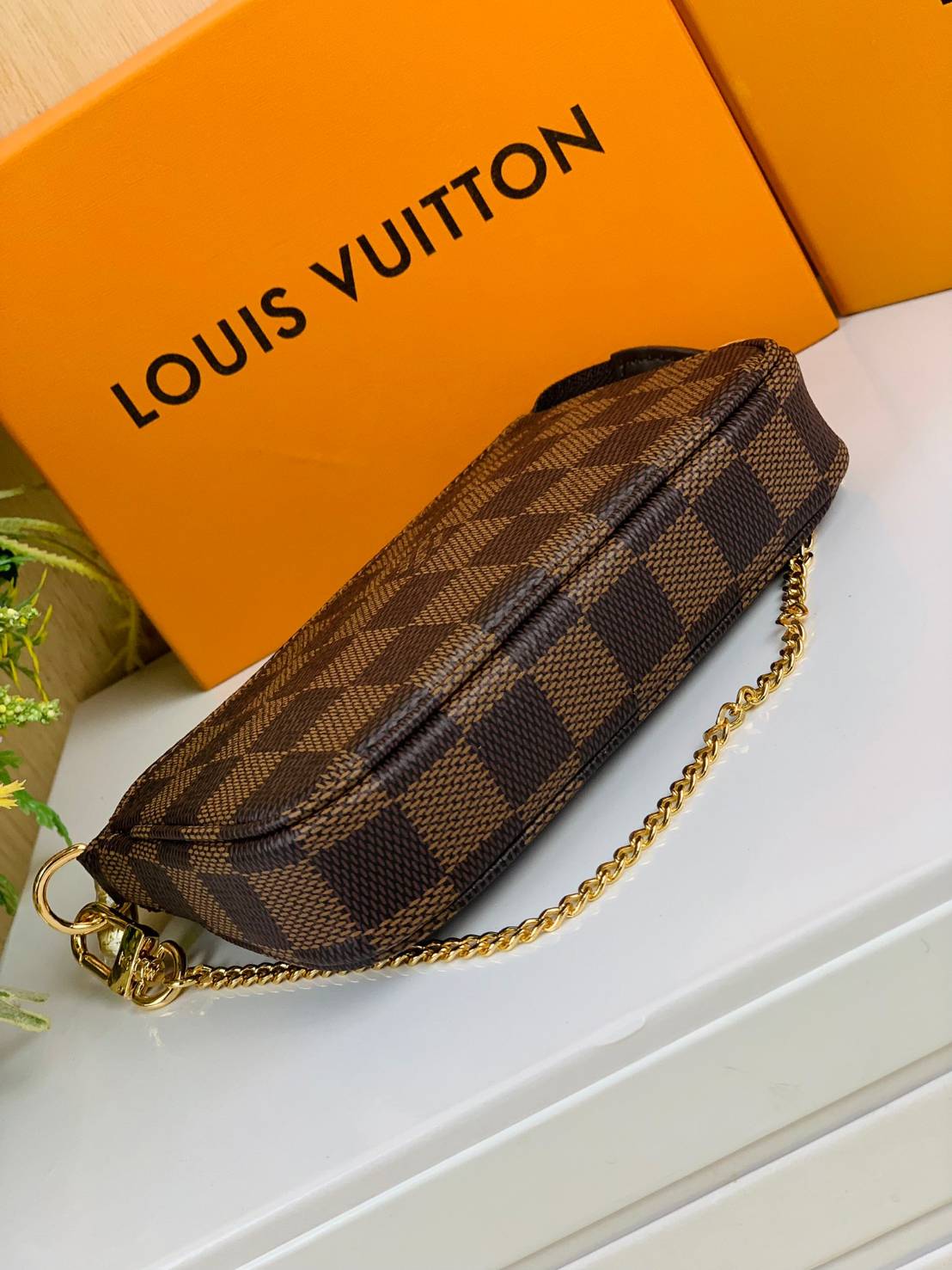 หนังแท้ LOUIS VUITTON MINI POCHETTE ACCESSOIRES BAG / LV POCHETTE พร้อมส่งที่ไทย งานหนังแท้ทั้งใบ ออริจินอลเกรด ภาพสินค้าถ่ายจากงานขายจริง ใช้งานต่างประเทศได้