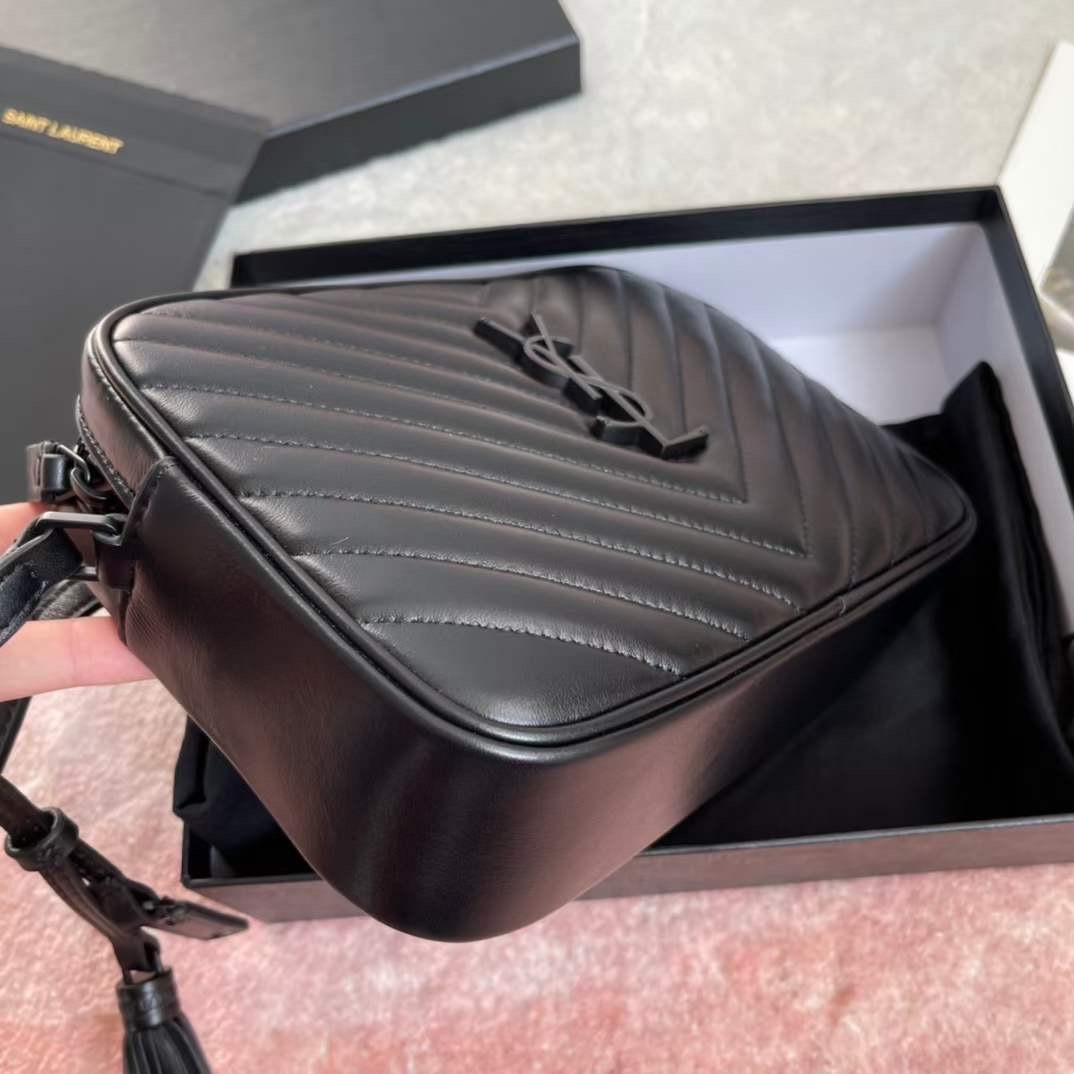 YSL LOU CAMERA BAG IN QUILTED LEATHER 23 cm กระเป๋าสะพาย เกรดหนังสวยเต็มใบ เกรดออริ 1:1 ใช้งานต่างประเทศได้