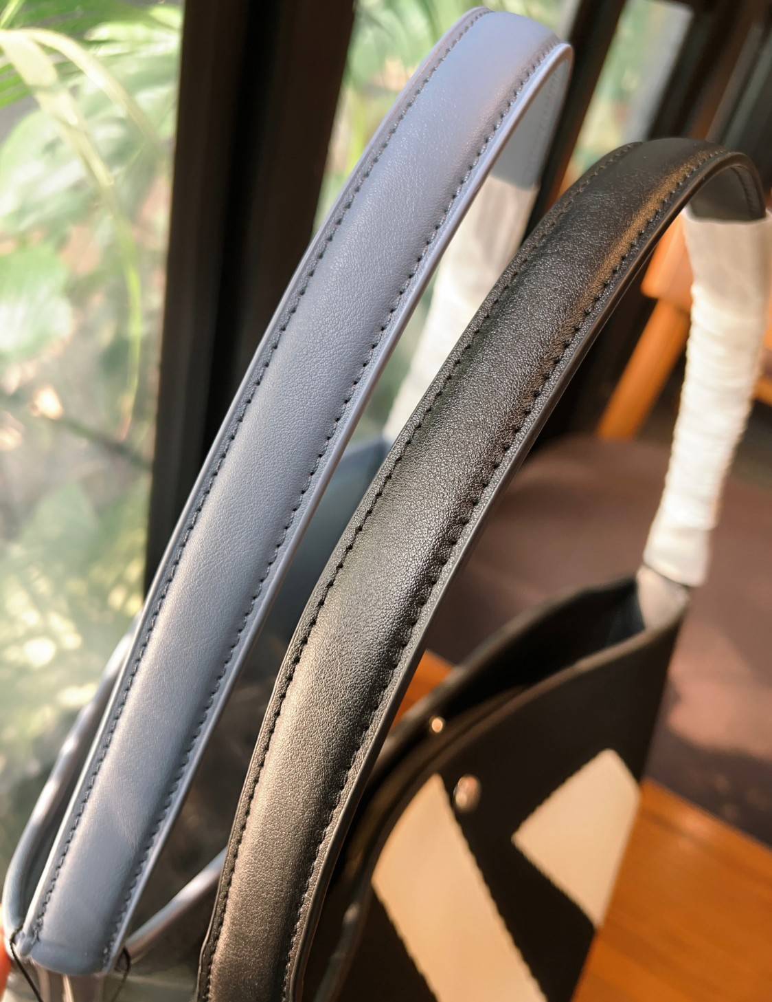 Rally movement the bag Knit Black เป็นไอเท็มที่ฮอตสุดๆแห่งปีจริงๆ กับกระเป๋าทรงบัคเก็ต น้ำหนักเบาๆ ฮอทติดลมบน จุของได้แบบหนำใจ ทอลายโลโก้ด้วยเทคนิค Sturdy Stretch Knit