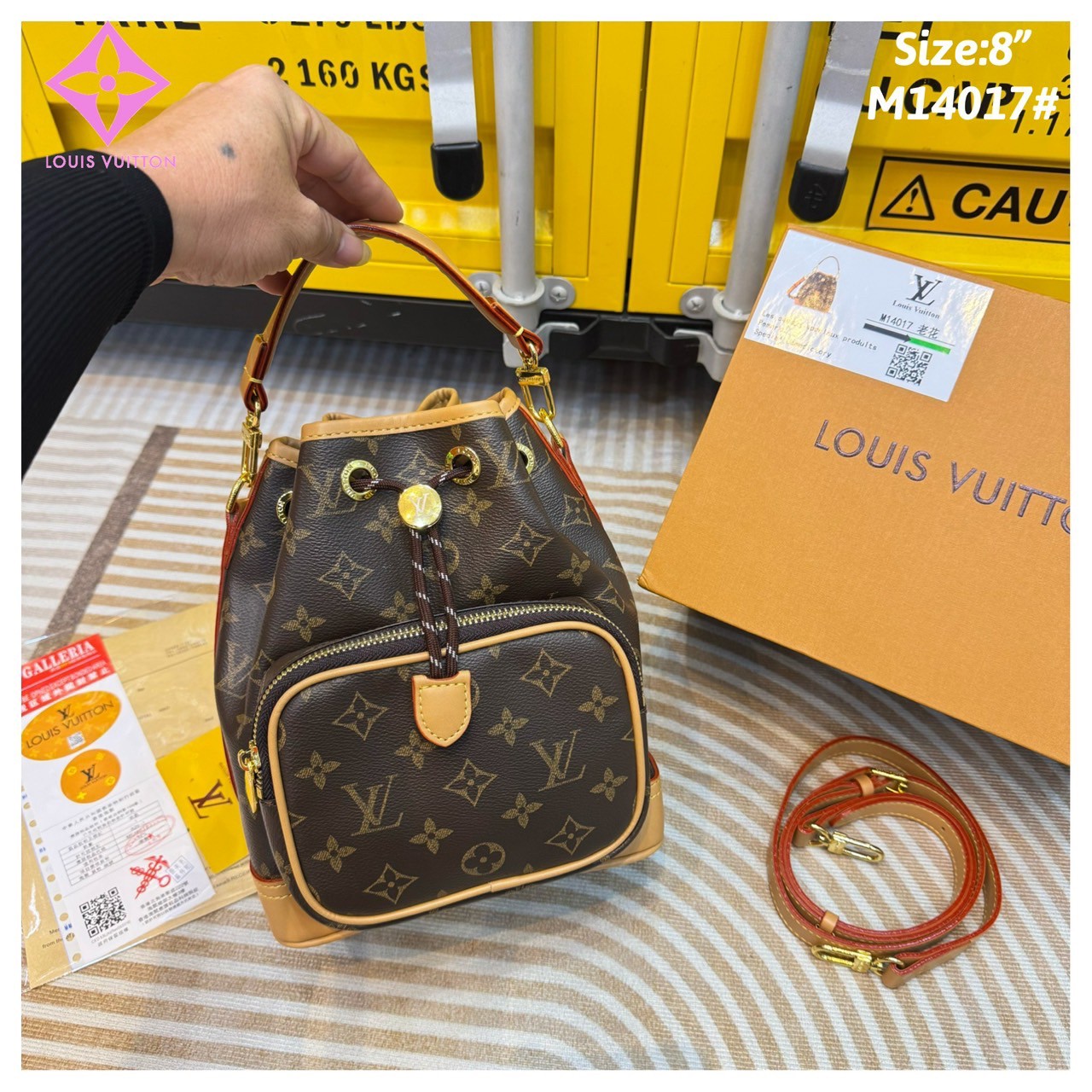 LV Noe Cargo bag / LV Bucket Bag กระเป๋าทรงบัคเก็ตใหม่ล่าสุด กระแสคาร์โก้มาแรงสุดๆ โดดเด่นเป็นเอกลักษณ์ด้วยลายพิมพ์โมโนแกรม รูดเปิด-ปิดปากกระเป๋าด้วยเชือกร้อยตกแต่งโลโก้อะไหล่ทองหรูหรา