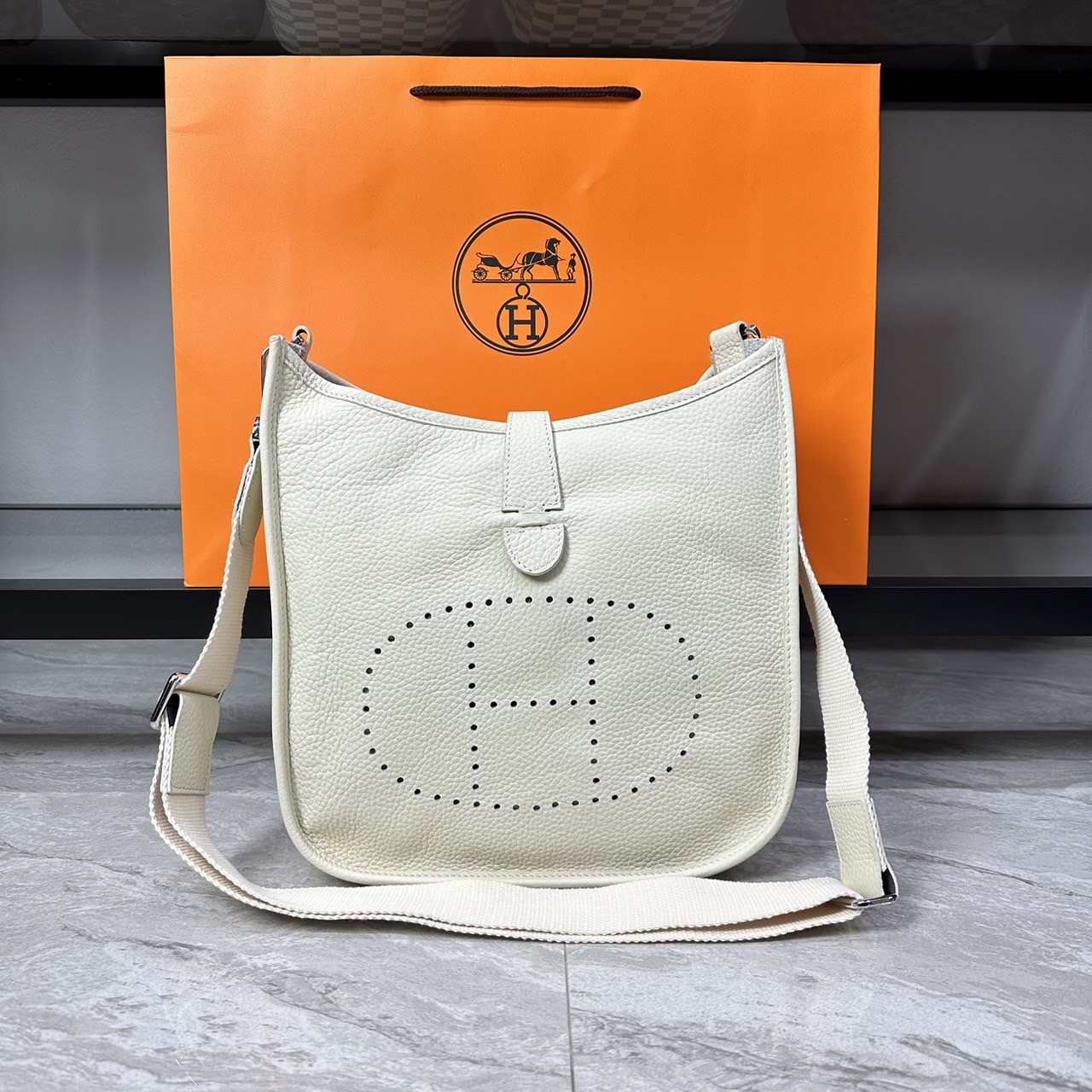 HERMES Evelyne PM Bag The Perfect Crossbody Bag 29cm กระเป๋าทรงโท้ทแบรนด์หรู เอกลักษณ์ของความสง่างาม เกรดออริ สลับแท้ 1:1 ใช้งานต่างประเทศได้