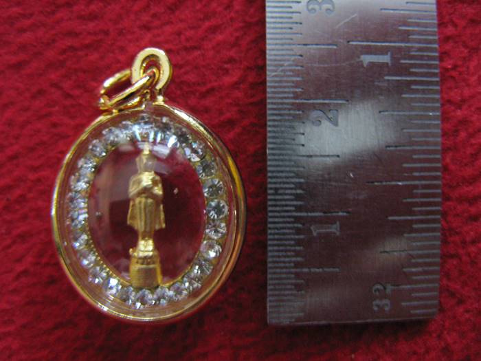 จี้พระประจำวันเกิดวันศุกร์ ปางรำพึง องค์ใหญ่ล้อมเพชรเลี่ยมทองไมครอนพร้อมใบคาถาค่ะ