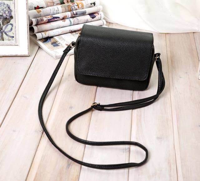 กระเป๋าสะพาย H&M รุ่น cross body bag มี 4 สี : ดำ , ชมพูนู๊ด , เหลือง , มิ้นท์