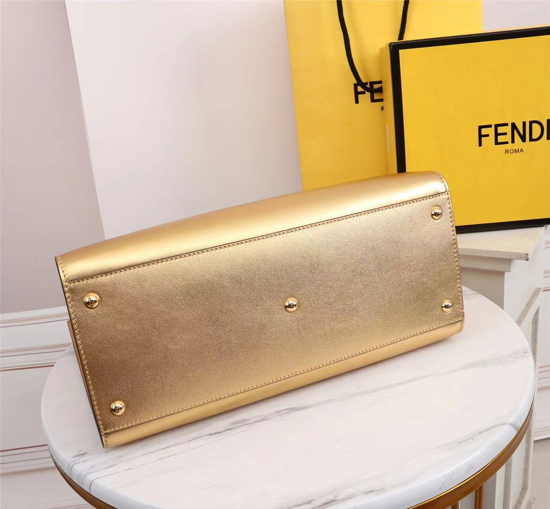 FENDI Sunshine Medium Leather Tote Metallic Gold / FENDI Shopping bag กระเป๋าสะพายทรง shopping สีทองสวยหรู ใบใหญ่ จุใจ!! ดีไซน์คลาสสิควินเทจ สวยหรู ภายในโล่งกว้างมากๆ ใส่ของจุสุดๆ