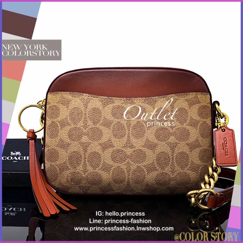 COACH CROSSBODY BOX BAG กระเป๋าสะพายข้าง crossbody วัสดุหนัง pvc. หนังนิ่ม คุณภาพดี ลาย signature brand ตัดขอบหนัง ด้านหน้า/ หลังมีช่องเเล็ก เปิดปิดกระเป๋าแบบซิป ภายในกว้าง ใส่ wallet ขนาดกลาง มือถือได้ทุกรุ่น และของใช้จุกจิกได้ พร้อมสายสะพายแบบโซ่ต่อหนัง