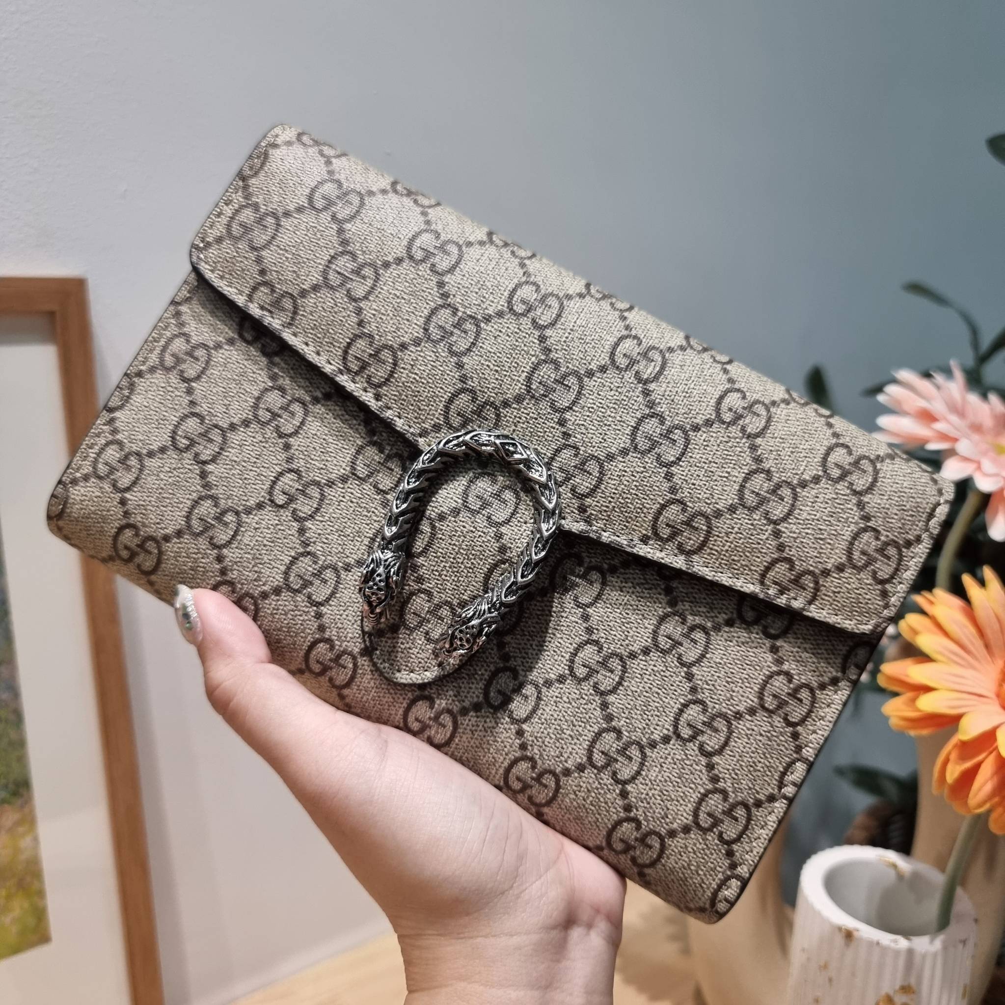 Dionysus GG Supreme chain wallet / Gucci woc dionysus chain bag พร้อมส่ง กระเป๋าสะพาย crossbody คลาสสิควินเทจ ดึงดูดและสะกดสายตาด้วยอะไหล่ดีเทลหรูรูปหัวสิงโต ถือเป็นคลัชท์ หรือสะพายก็อัพลุคหรูได้อีก