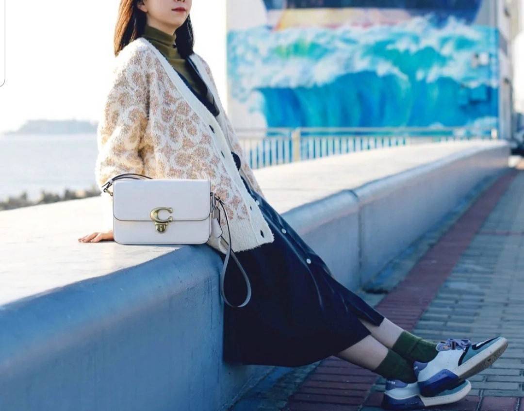 COACH STUDIO GLOVETANNED LEATHER SHOULDER BAG (C6641)🌺ห้ามพลาดเด็ดขาด!! สวยละมุน เรียบหรู ดูแพงสุดๆ!! //กระเป๋าถือ กระเป๋าสะพาย ดีไซน์เนี้ยบ! เฉียบมาก!// วัสดุหนังแท้ หนังเรียบเต็มใบ อยู่ทรง สวยมากๆ ดีเทลเรียบหรู ผู้ดีสุดๆ!// ด้านหน้าเปิด-ปิดด้วยต