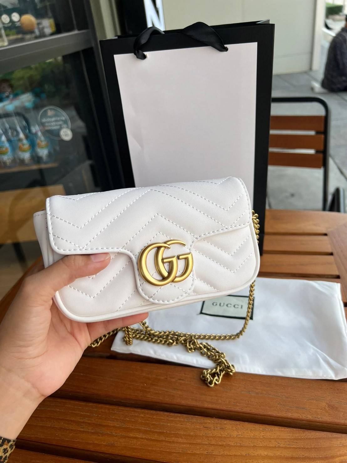Gucci Marmont Super mini Premiumgift กระเป๋าสะพายข้างใบเล็ก น้องมินิ น่ารั๊กมุ้งมิ้ง วัสดุหนังเชฟรอน สายสะพายแบบโซ่ อะไหล่ทองหรูหรา ด้านหน้าประดับโลโก้แบรนด์หรู ทนทาน แข็งแรง น้ำหนักเบา ใส่ตังค์ใส่โทรศัพท์ Iphone+ ได้ น่ารักมุ้งมิ้ง ไม่ควรพลาดเลยค่า