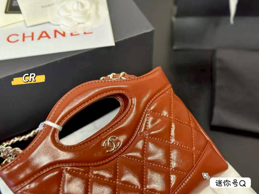 Chanel 31 Mini Shopping Bag กระเป๋าสะพายพร้อมหูจับในตัวทรงสวยมาก ขนาดกำลังดี ปุ๊กปิ๊กน่ารัก ใช้งานสะดวก