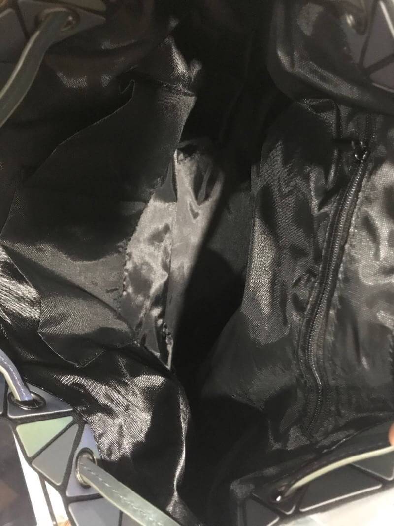 มาใหม่ ทรง Bucket สี Limited edition 🌈🌈 Rainbow color ( สีจะปรับเข้มอ่อนตามความสว่างของแสงค่ะ ) • สว่างมากจะเป็นสี Rainbow สว่างน้อยจะเป็นสีเทาเข้มค่ะ •กระเป๋าทรงสุดฮิตจากแบรนด์ David Jones ใบนี้ มาพร้อมกับน้องกระต่ายสีเข้า set กับกระเป๋าค