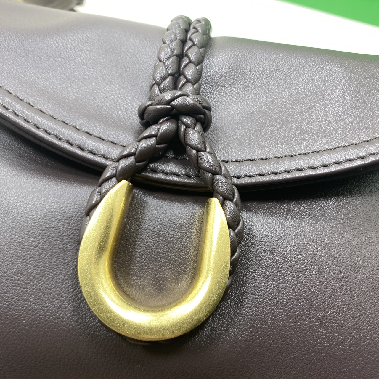 ORI หนังแท้ | Bottega Veneta Liberta Bag / BV Crossbody Bag กระเป๋าสะพายสุดชิค ดีไซน์เรียบหรูโดดเด่น 🤍 เกรดออริจินอล หนังแท้