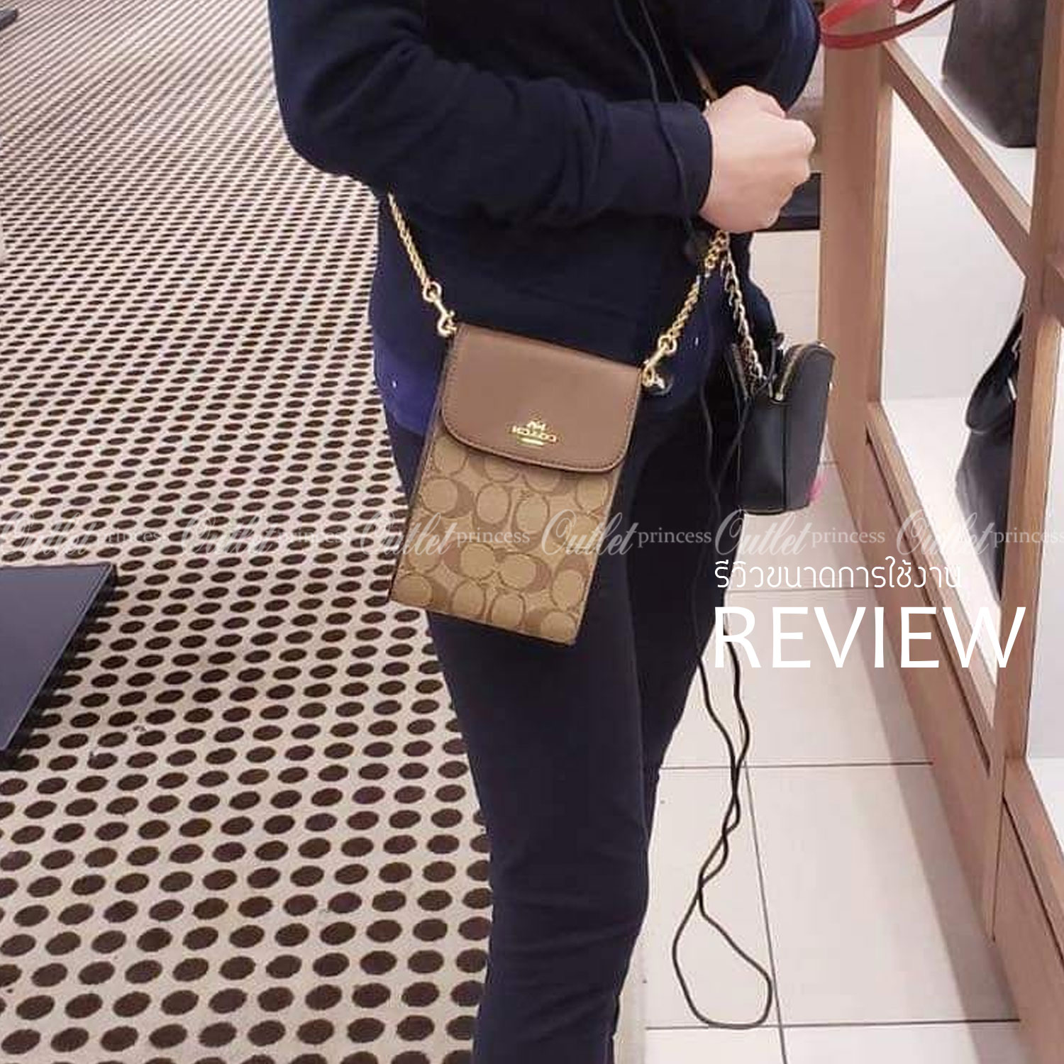 COACH 3051 RACHEL PHONE CROSSBODY IN SIGNATURE CANVAS HOT ITEM!! กระเป๋าสะพาย case phone ต้องมา ให้คุณพกพา gadget ล้ำไปได้ทุกที่ ใส่โทรศัพท์มือถือได้ทุกรุ่น ดีไซน์ใหญ่กว่าเดิม และยังมีช่องเก็บบัตรให้เพิ่มไปอีก ดีไซน์ลายซีคลาสสิค วัสดุหนังแคนวาส เปิด-ปิดด้