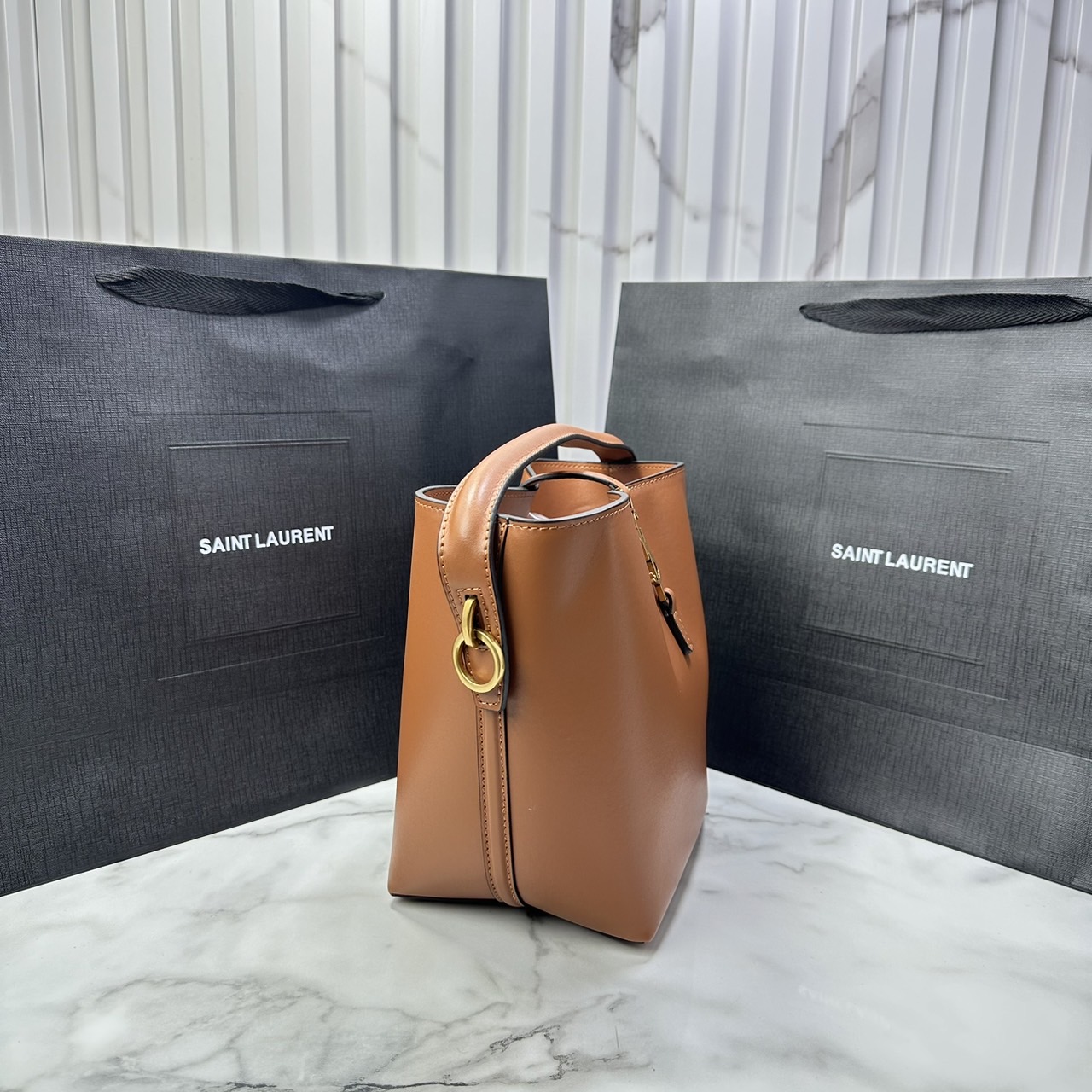 Small 6" YSL Le 37 in shiny leather Hobo Bag / YSL Bucket Bag / YSL Tote Bag กระเป๋าสะพายทรงโฮโบโท้ท งานหนังสวยเต็มใบ อะไหล่ทองสวยคลาสสิก ราคาแสนดีแนะนำของมันต้องมีจริงๆ
