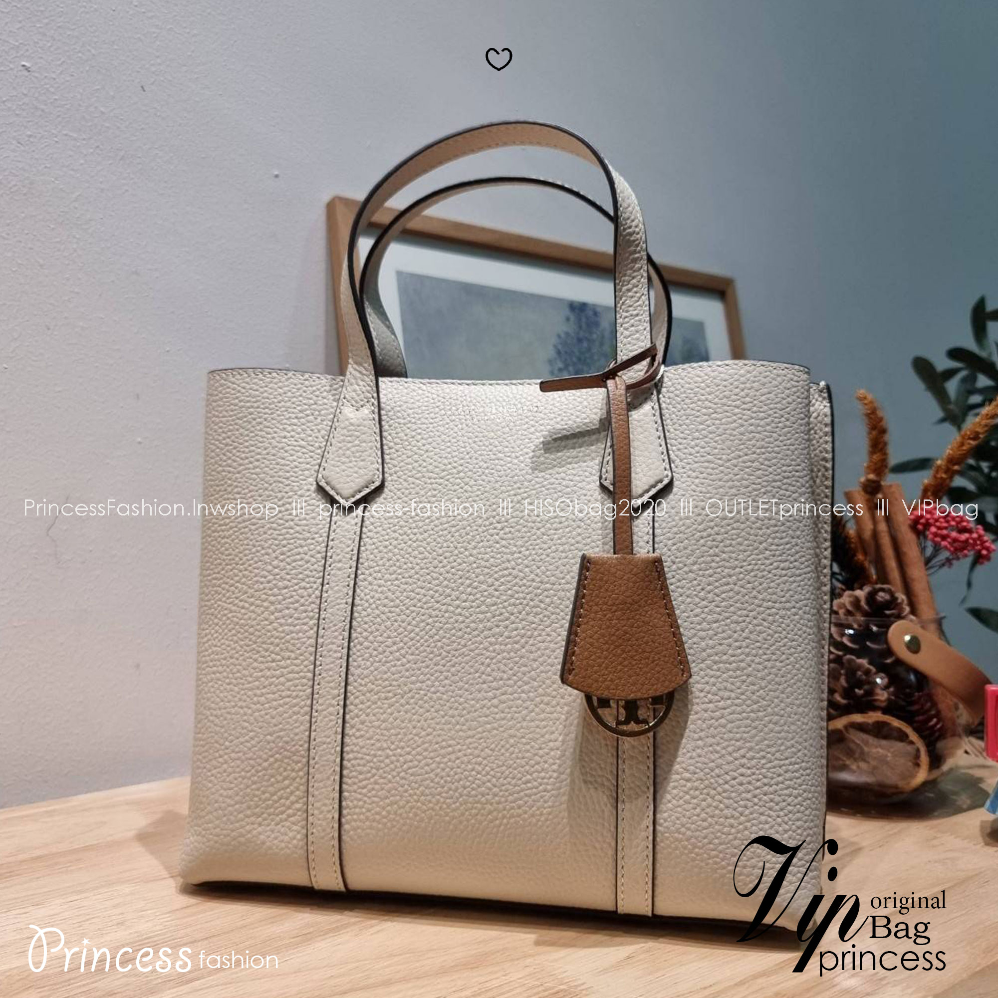 TORY BURCH PERRY SMALL TRIPLE COMPARTMENT TOTE BAG กระเป๋าโท้ทขนาดเล็ก รุ่นขายดี ทรงสวย ดีไซน์ออกมาให้ใช้งานได้ทุกลุค ทุกโอกาส สวยคมชัดทุกสี