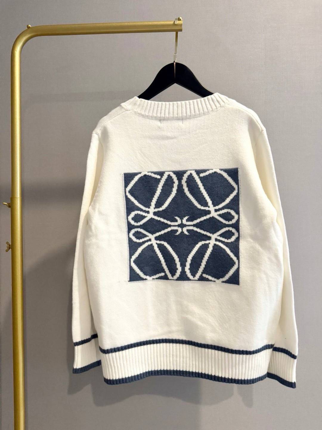 TOP ORI | LOEWE CARDIGAN เสื้อสเวตเตอร์งานแบรนด์เนื้อผ้าอย่างดีงานนำเข้าจากโรงงานเทียบแบรนด์ เกรดท็อปออริจินอล เกรดดีสุด เทียบแท้ พร้อมป้ายแท็ก ภาพถ่ายจากงานขายจริง