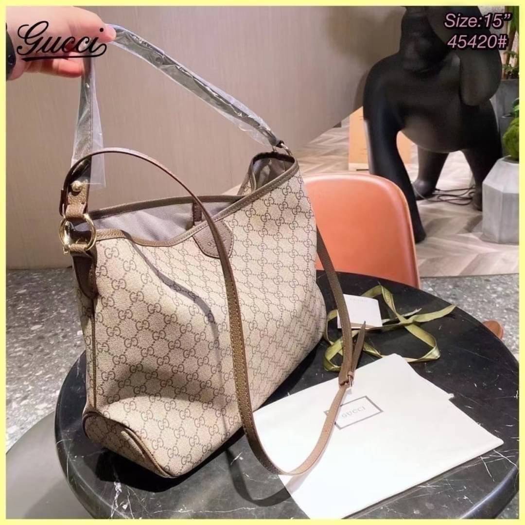 GUCCI Tote Bag / GG Ophidia Tote Bag กระเป๋าสะพายโท้ทใบใหญ่ คลาสสิคโมโนแกรมสุดหรู วัสดุแคนวาสตัดขอบหนัง ภายในเป็นช่องโล่งกว้าง จุของได้เยอะ หยิบจับสะดวก ใช้งานสะดวกสามารถสะพายได้ทุกวัน