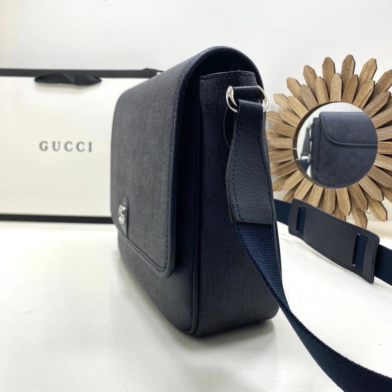 ORI หนังแท้ | GUCCI Ophidia medium messenger bag Navy Blue กระเป๋าสะพายทรงแมสเซ็นเจอร์ Canvas GG Supreme เนื้อผ้าที่เหมาะสำหรับไลน์แอคเซสเซอรี่สำหรับผู้ชาย โดยการเพิ่มกลิ่นอายความโมเดิร์นให้กับดีไซน์ของแบรนด์อันเป็นเอกลักษณ์