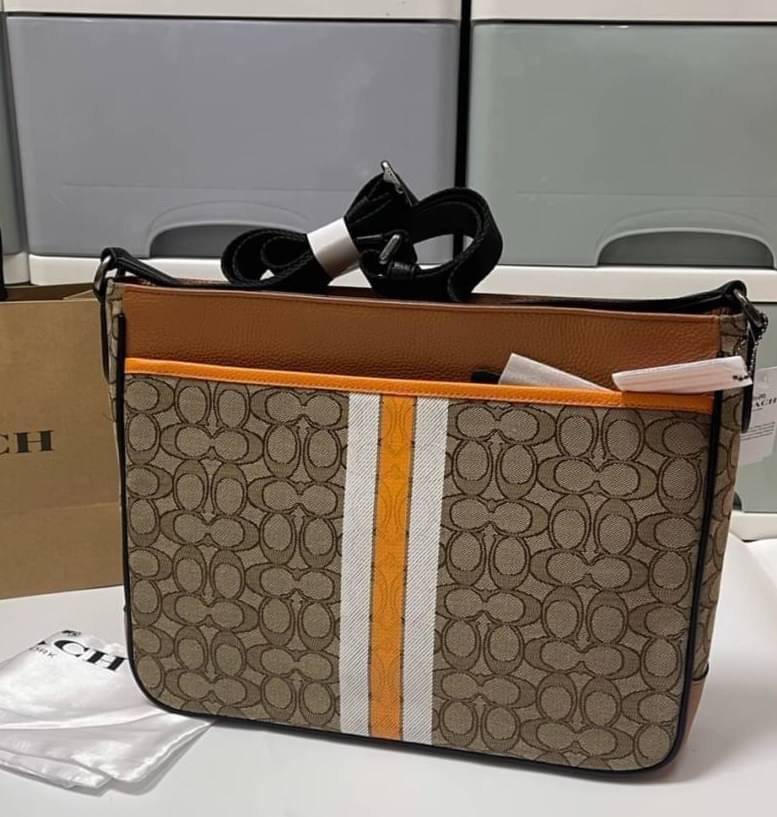 COACH Thompson Crossbody In Signature Jacquard With Varsity Stripe C5291 มี 2 สี พร้อมส่งที่ไทย