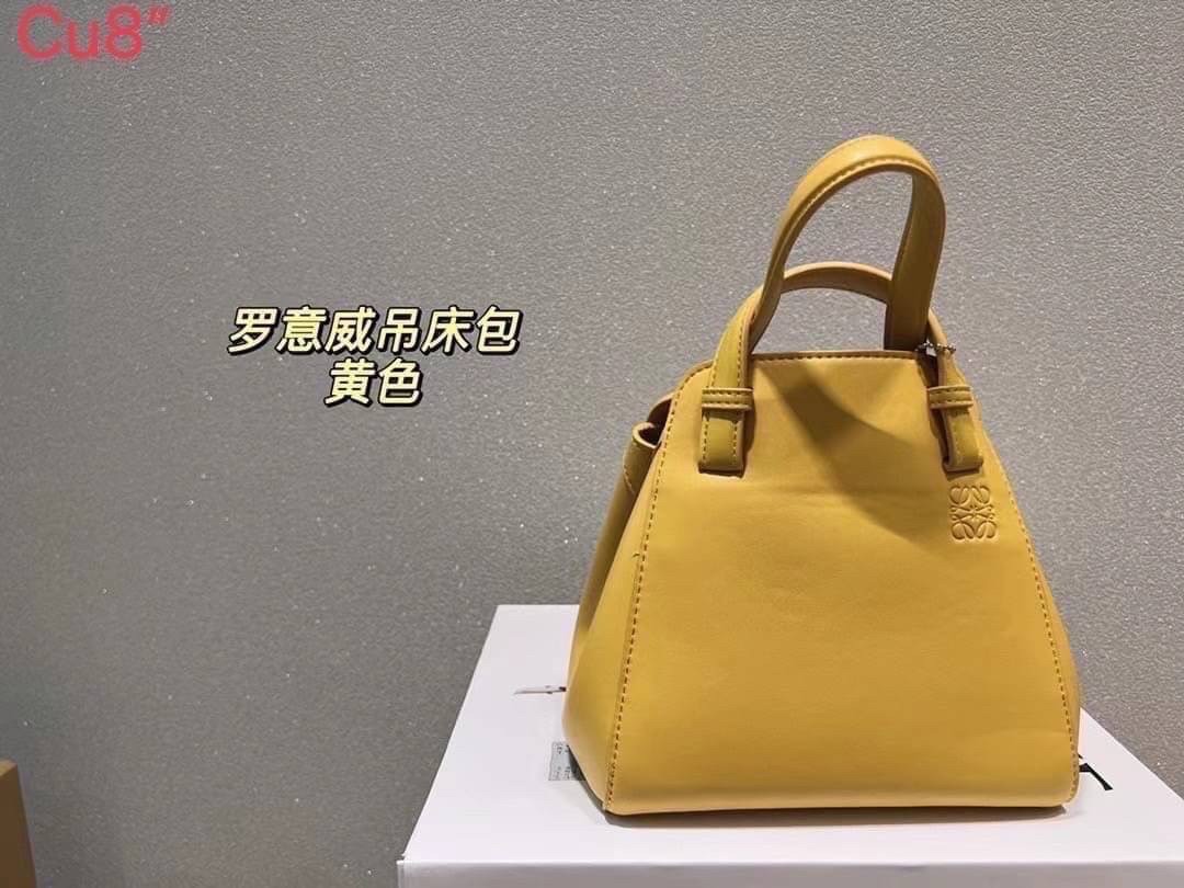 LOEWE Hammock Nugget Bag พร้อมส่ง 9 สี กระเป๋าสะพายดีไซน์สุดแซ่บ ที่สามารถปรับเปลี่ยนรูปทรงได้หลากหลาย มีลูกเล่นทำให้ใช้ได้ไม่มีเบื่อ