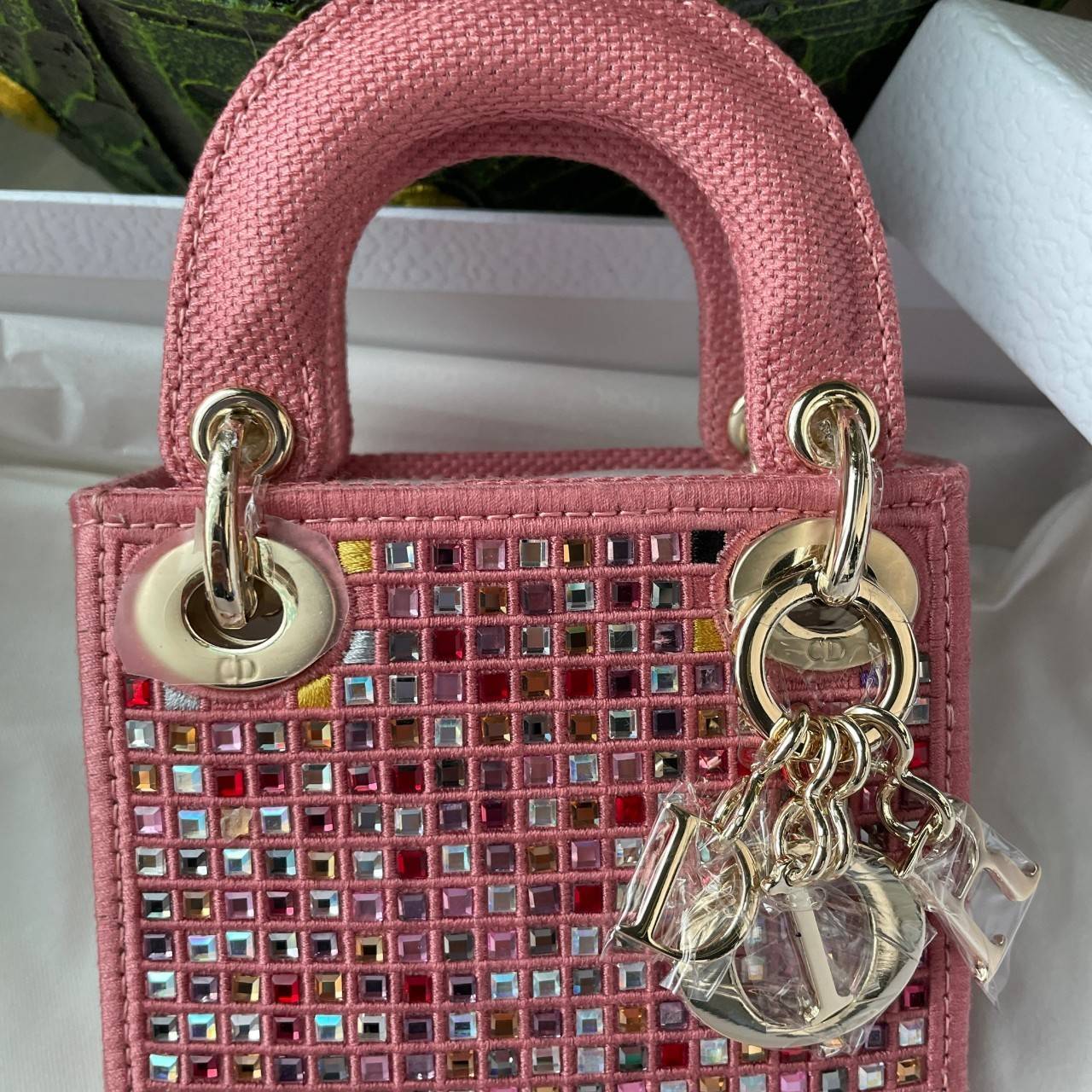 Micro Lady Dior Bag Dark Pink Metallic Canvas Embroidered with Multicolor Crystals เกรดใช้งานสลับใบจริงได้ เทพออริจินอล เป็นรุ่นสั่งทำพิเศษ ภาพสินค้าถ่ายจากงานขายจริงใช้งานต่างประเทศได้