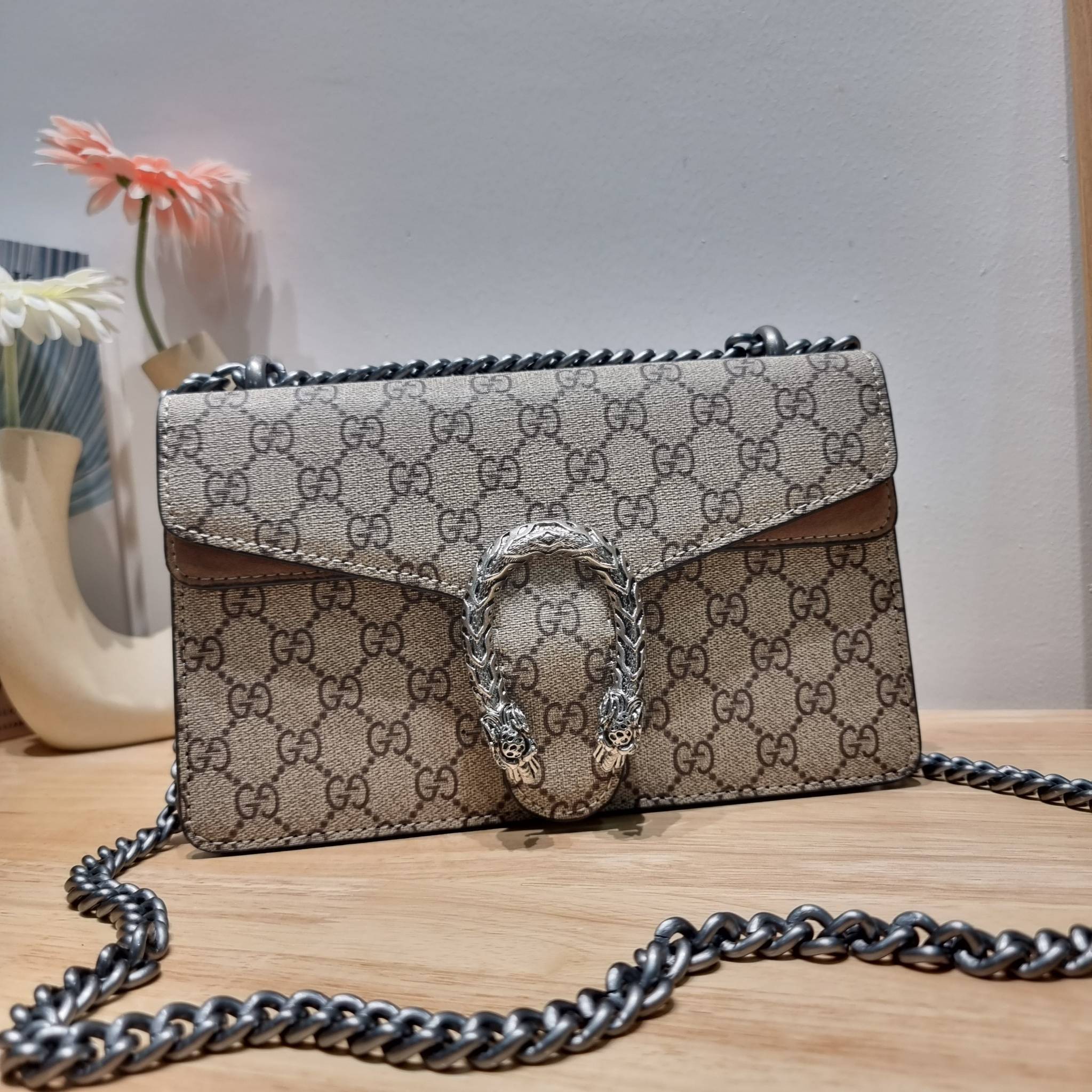 GUCCI GG DIONYSUS SHOULDER BAG / DIONYSUS GG SMALL SHOULDER BAG / GUCCI BAG พร้อมส่งที่ไทย กระเป๋าสะพายรุ่นที่สาวๆต้องไม่พลาด!! ดึงดูดและสะกดสายตาด้วยอะไหล่ดีเทลหรู